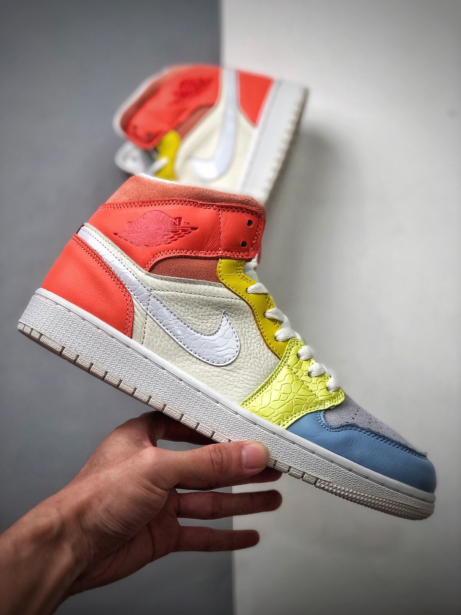 240  Air Jordan 1 Mid ”To My First Coach” 中帮 彩色拼接