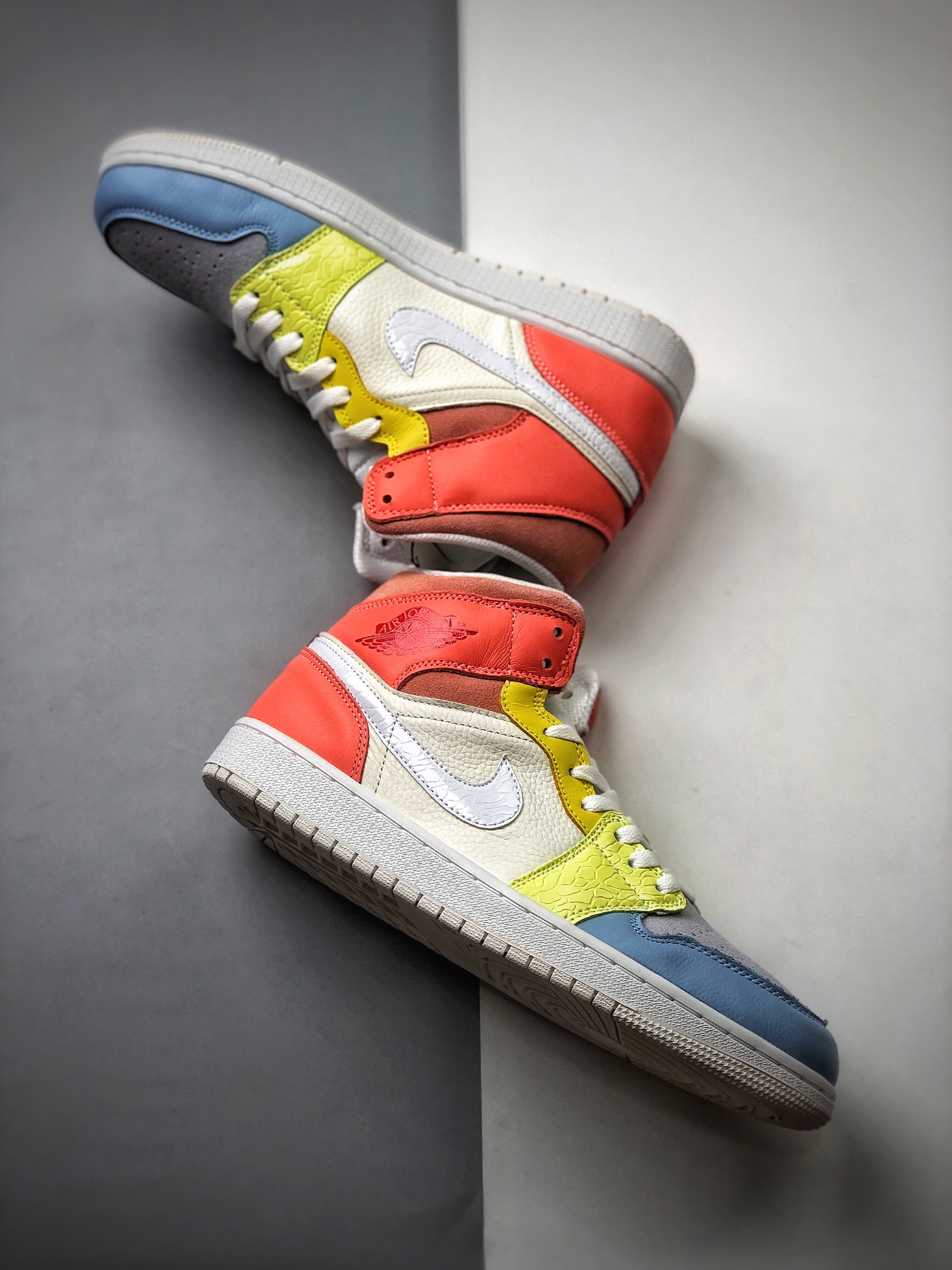 240  Air Jordan 1 Mid ”To My First Coach” 中帮 彩色拼接