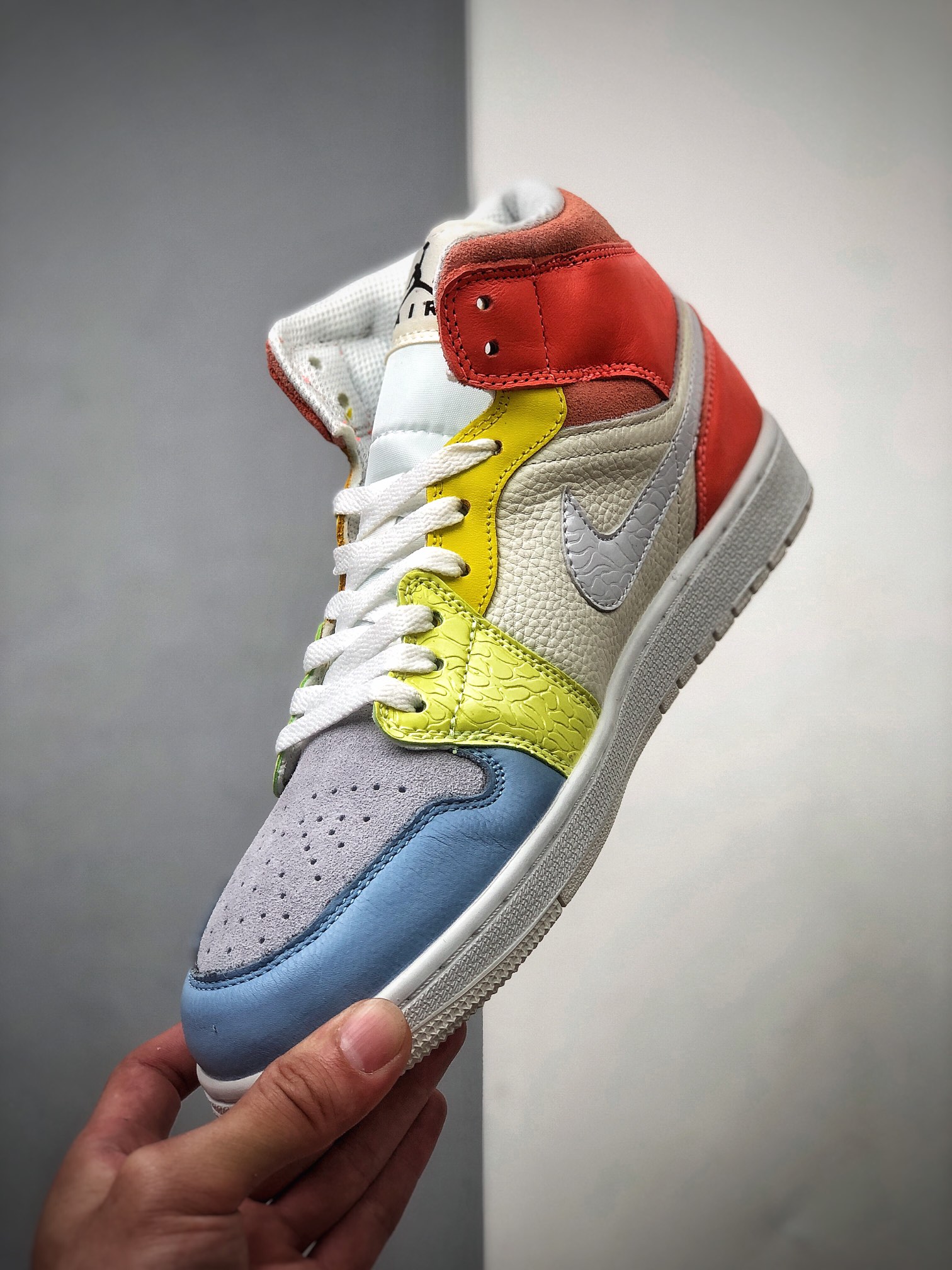 240  Air Jordan 1 Mid ”To My First Coach” 中帮 彩色拼接