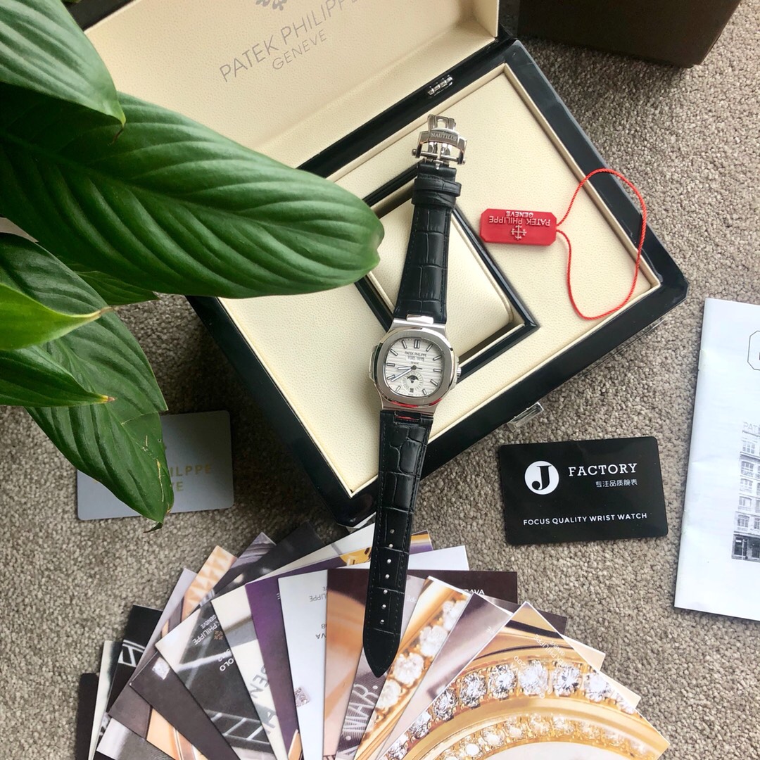 Patek Philippe Sports Series 5726 llega en 40,5 mm. El movimiento adopta Cal.324 S QA LU 24 H visualización de mes y se…
