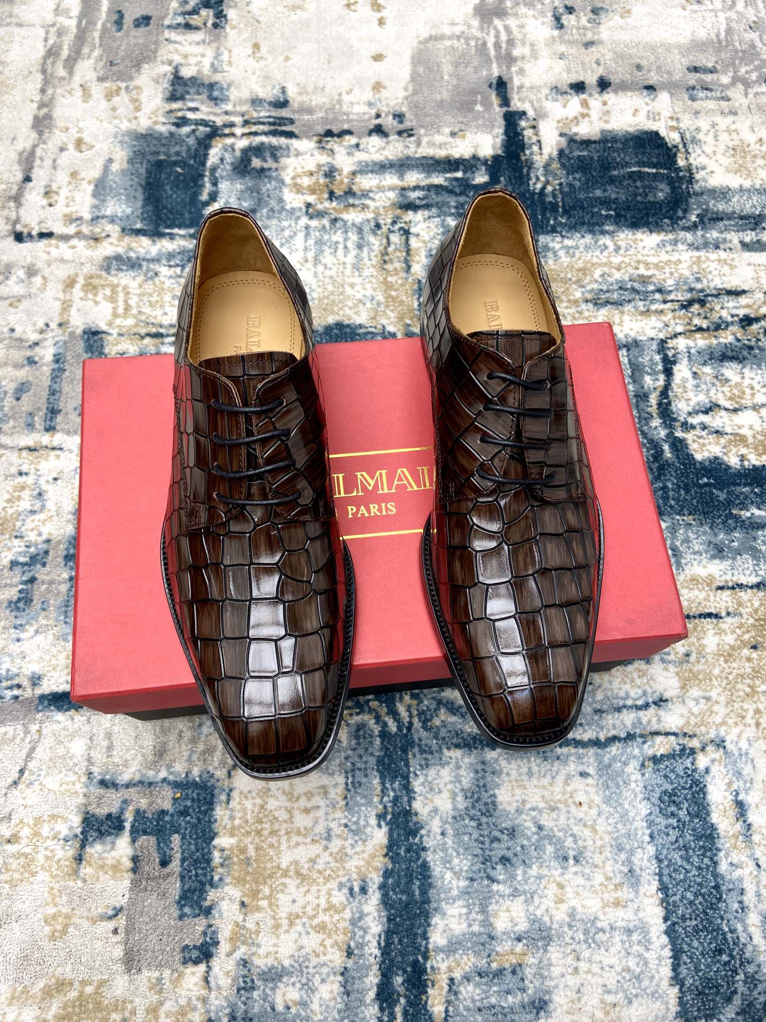 NO:279774,Balmain ~ Size: 38-45 Balmain's new men's leather sole formal leather shoes, original single quality cow, the surface is made of imported calfskin, matched with cowhide inner/foot pads, original imported genuine leather sole, full of luxury, you must enter the eyes when you see it!  ,balmain,balmain,cowhide,Leather soles19860909Balmain～ 码数:38-45  巴尔曼新款男士皮底正装皮鞋,原单品质牛货,面采用进口小牛皮制作,搭配牛皮内里/垫脚,原版进口真皮大底,尽显奢华,看对眼必须入！,,balmain,balmain,cowhide,Leather soles,Men's shoes