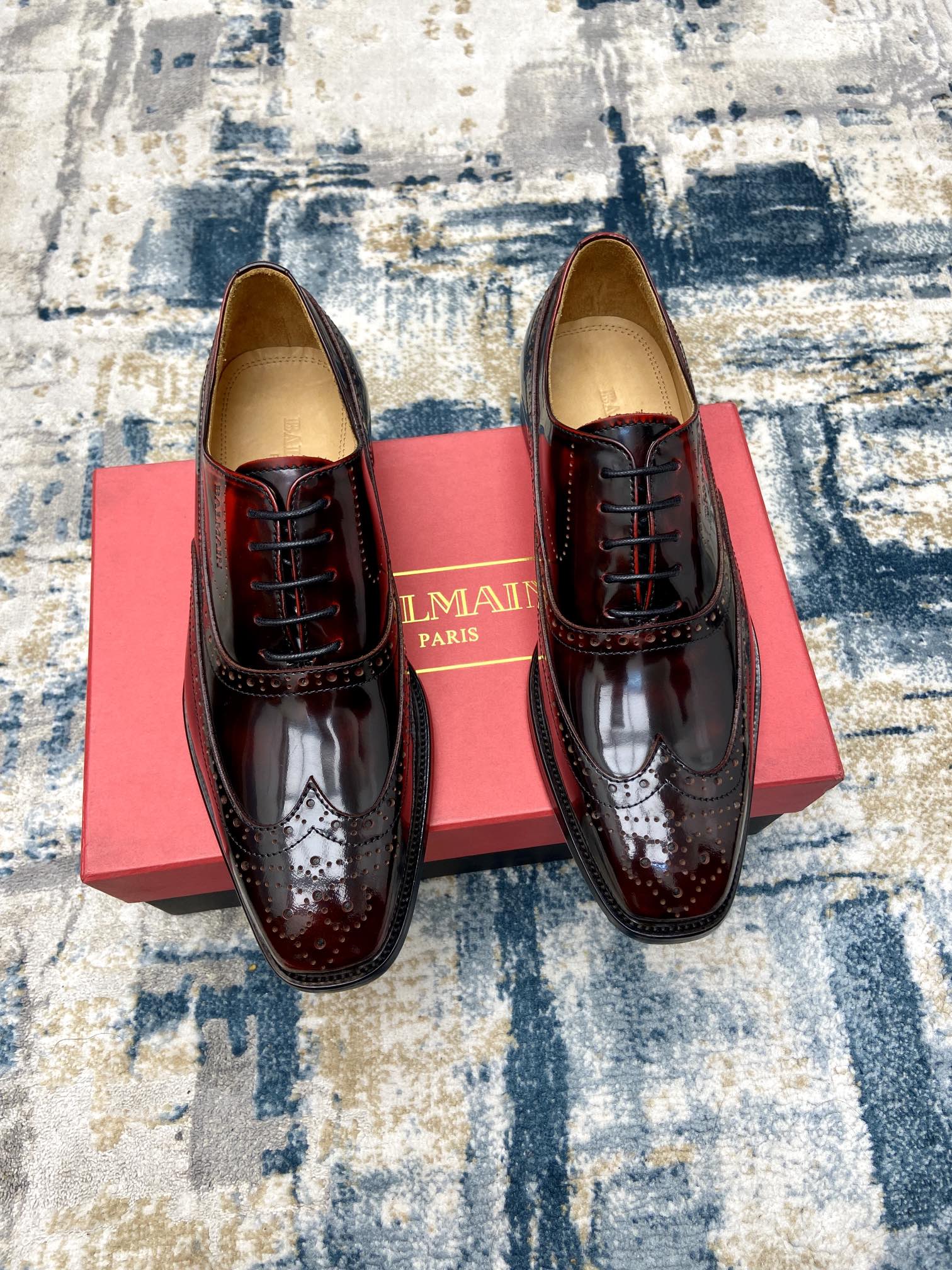 NO:279791,Balmain ~ Size: 38-45 Balmain's new men's leather sole formal leather shoes, original single quality cow, the surface is made of imported calfskin, matched with cowhide inner/foot pad, original imported genuine leather sole, full of luxury, you must enter the eyes when you see it!  ,balmain,balmain,cowhide,Leather soles19860909Balmain～ 码数:38-45 巴尔曼新款男士皮底正装皮鞋,原单品质牛货,面采用进口小牛皮制作,搭配牛皮内里/垫脚,原版进口真皮大底,尽显奢华,看对眼必须入！,,balmain,balmain,cowhide,Leather soles,Men's shoes