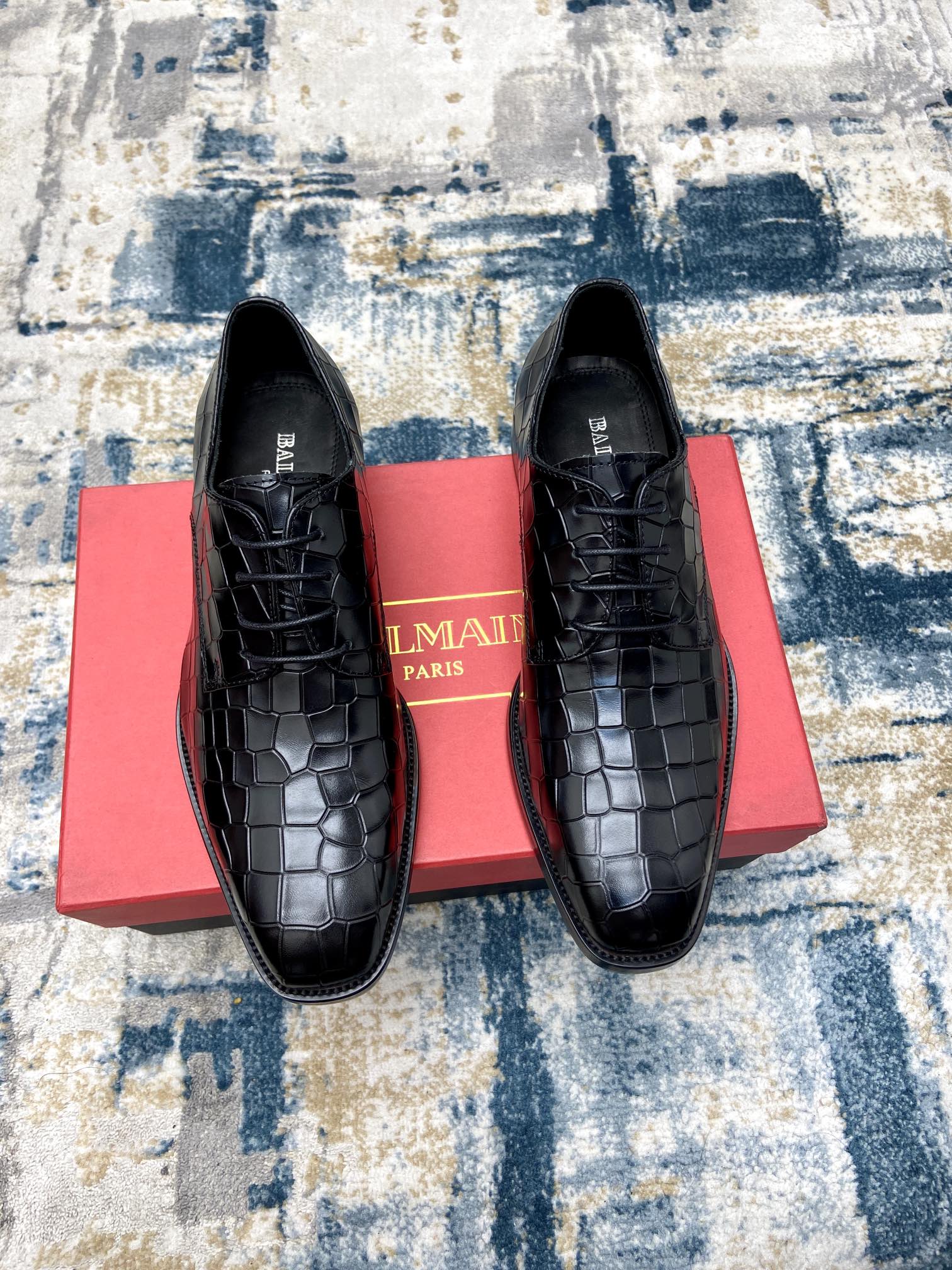 NO:279780,Balmain ~ Size: 38-45 Balmain's new men's leather sole formal leather shoes, original single quality cow, the surface is made of imported calfskin, matched with cowhide inner/foot pads, original imported genuine leather sole, full of luxury, you must enter the eyes when you see it!  ,balmain,balmain,cowhide,Leather soles19860909Balmain～ 码数:38-45 巴尔曼新款男士皮底正装皮鞋,原单品质牛货,面采用进口小牛皮制作,搭配牛皮内里/垫脚,原版进口真皮大底,尽显奢华,看对眼必须入！,,balmain,balmain,cowhide,Leather soles,Men's shoes