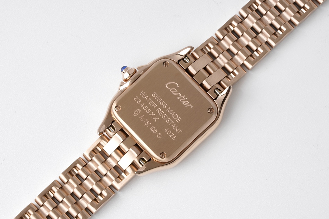 Cartier 卡地亚Panthère de Cartier猎豹腕表使用方形双层表壳看起来更加立体大方