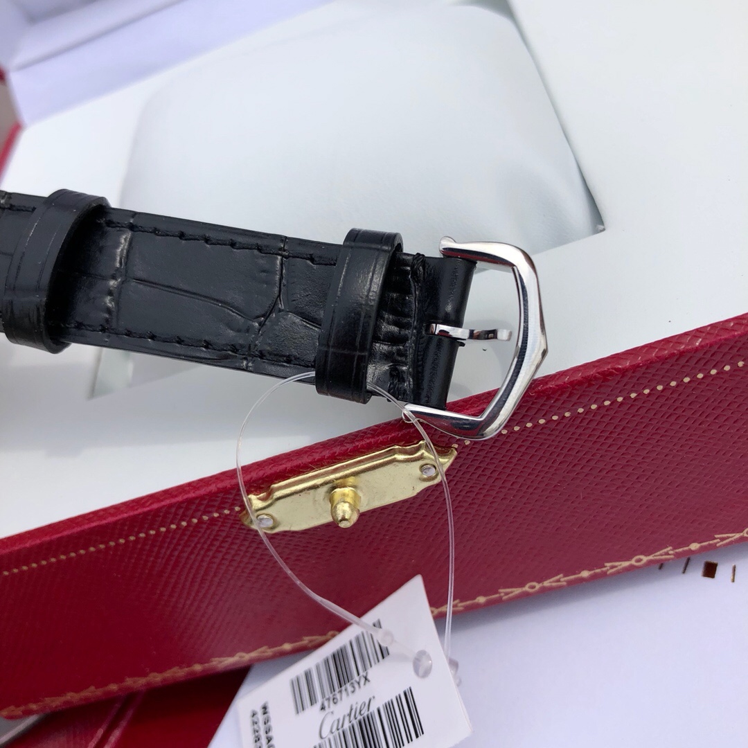 Cartier 卡地亚CARTIER山度士系列 瑞士石英手表 所有配件可与 互换 三码合一 表盘女款直径38