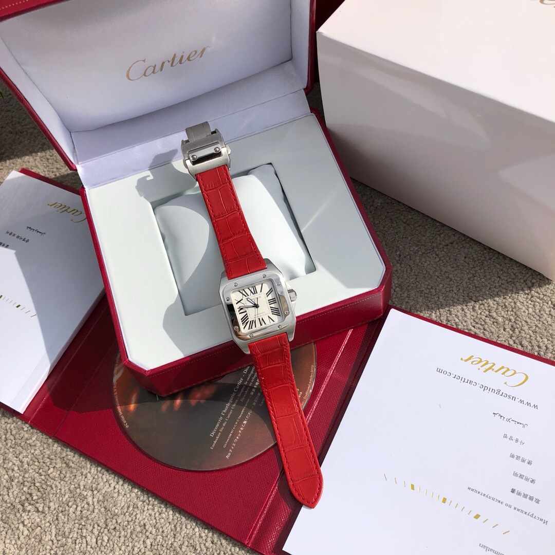 La auténtica ropa de mujer Cartier Santos está moldeada, reproducida uno a uno, con un diseño de concha personalizado d…