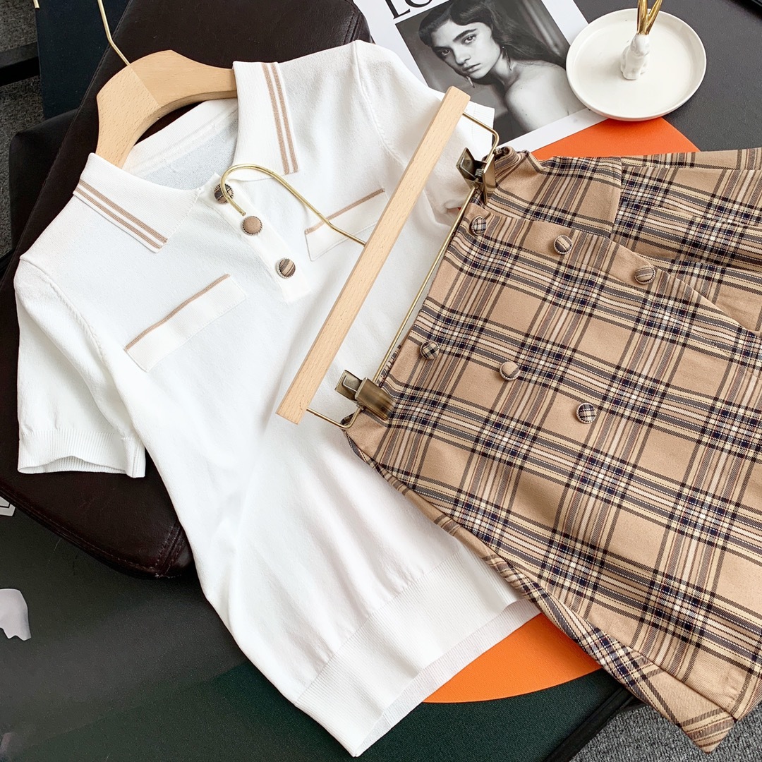 Burberry格子冰丝针织短裙套装