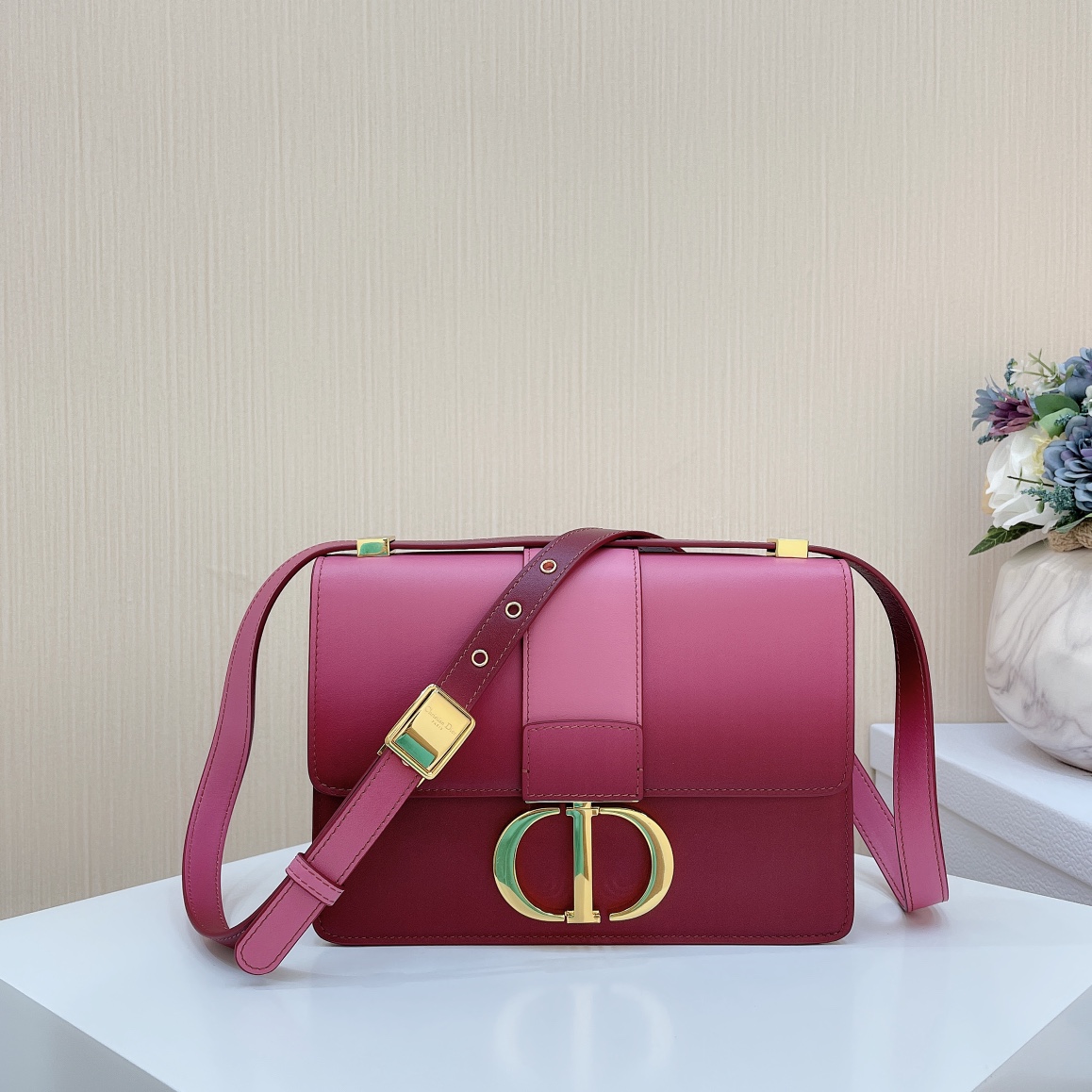 Dior Lady сумка с клапаном и ремешком из овечьей кожи с градиентом