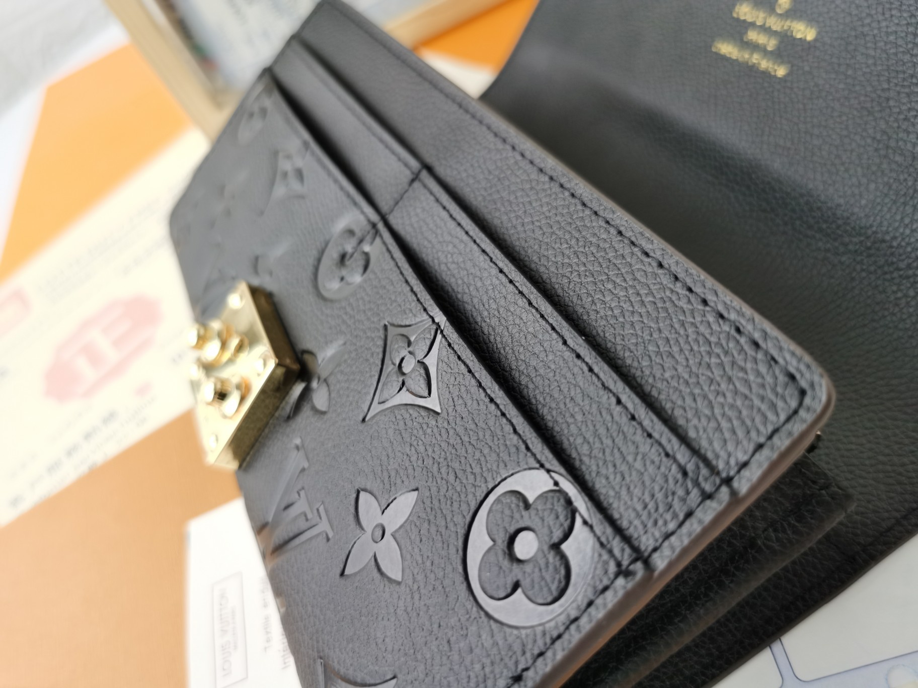 ルイ・ヴィトン METIS 財布 柔らかいモノグラムエンプラントレザー