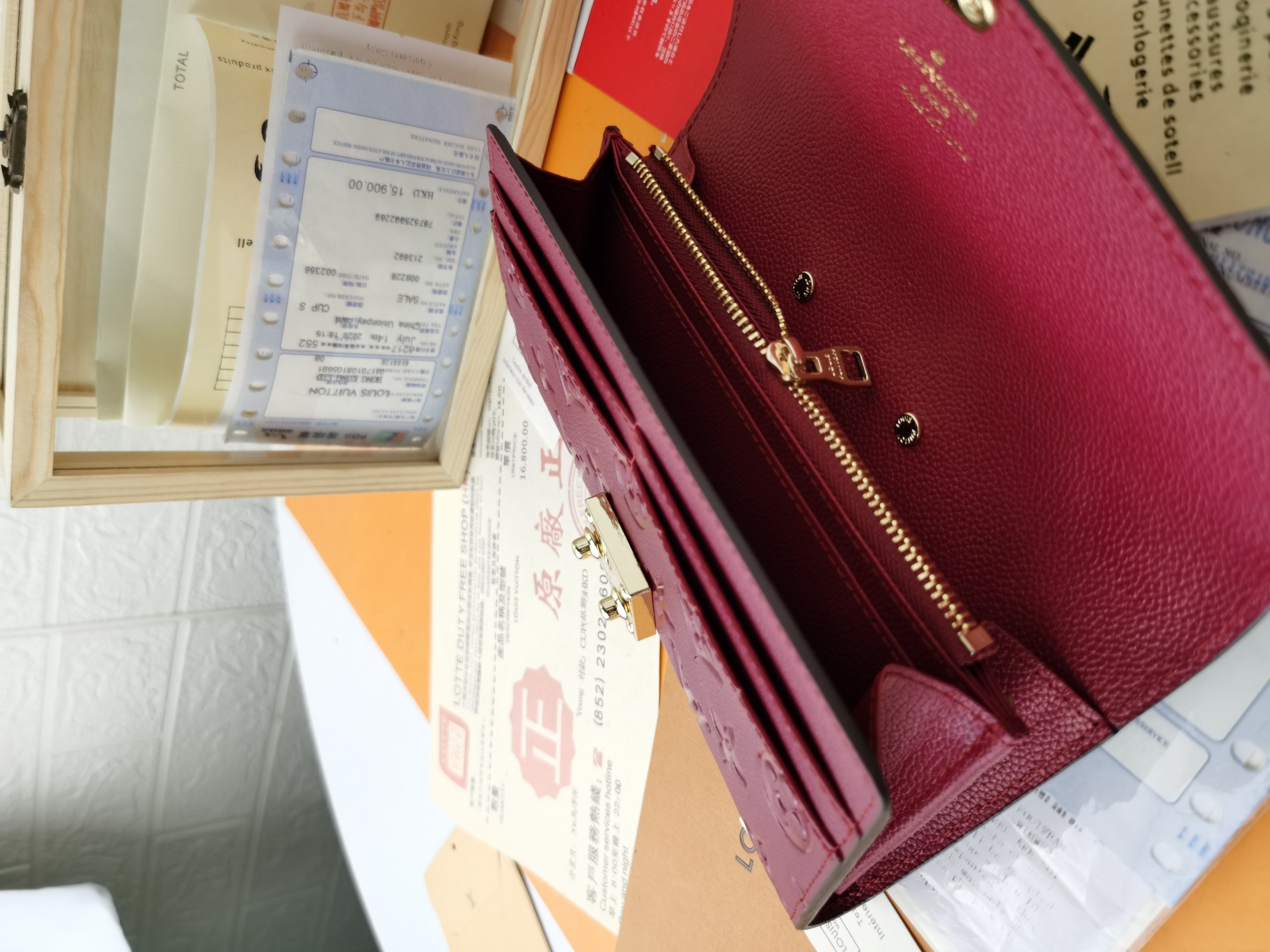 ルイ・ヴィトン METIS 財布 モノグラム エンプラント レザー