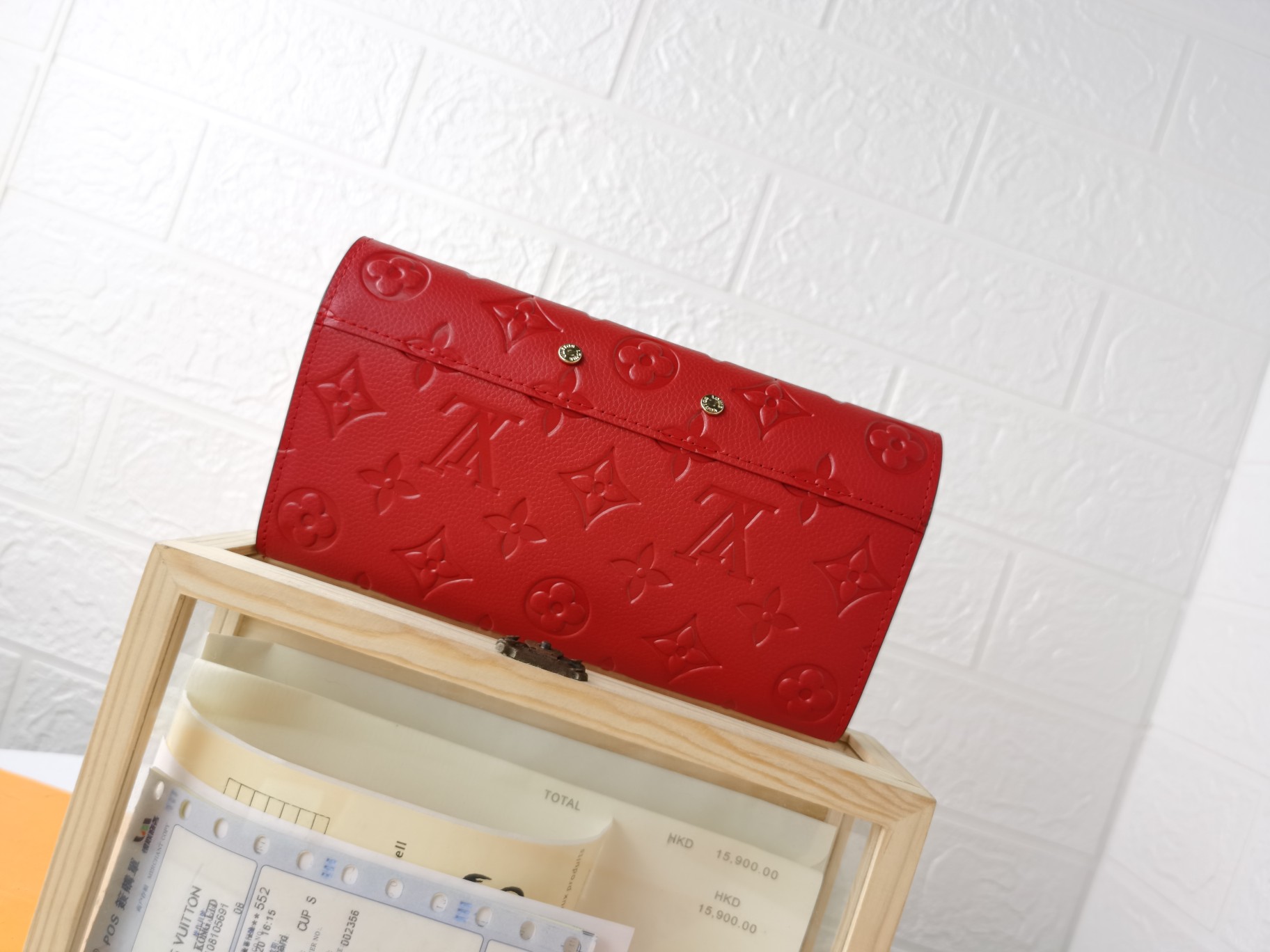 ルイ・ヴィトン METIS 財布 - 柔らかなモノグラムエンプラントレザー製・S字型ロックデザイン