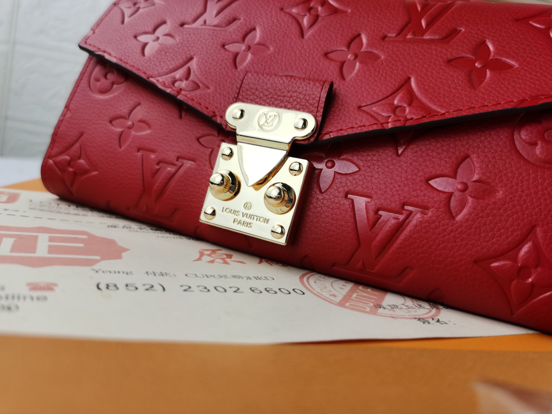 ルイ・ヴィトン METIS 財布 - 柔らかなモノグラムエンプラントレザー製・S字型ロックデザイン