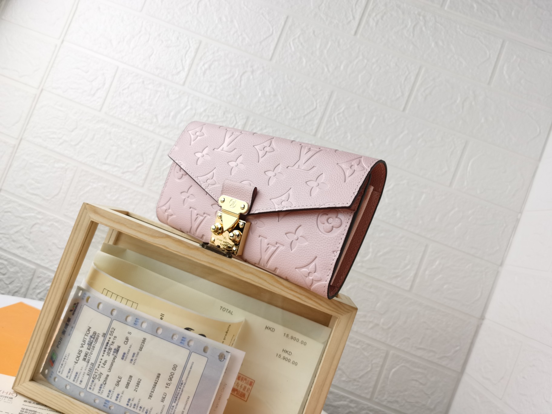 ルイ・ヴィトン METIS 財布 - モノグラムエンプロントレザー・多機能デザイン