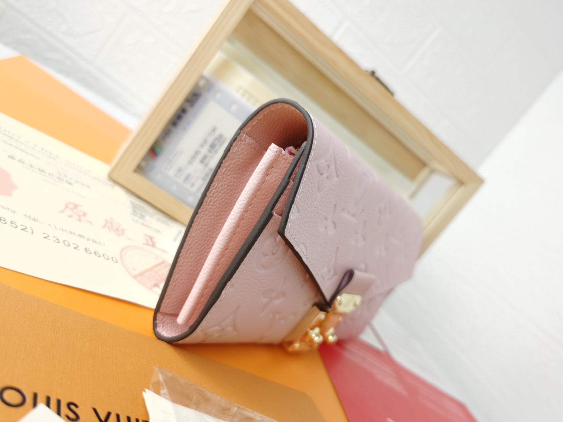 ルイ・ヴィトン METIS 財布 - モノグラムエンプロントレザー・多機能デザイン