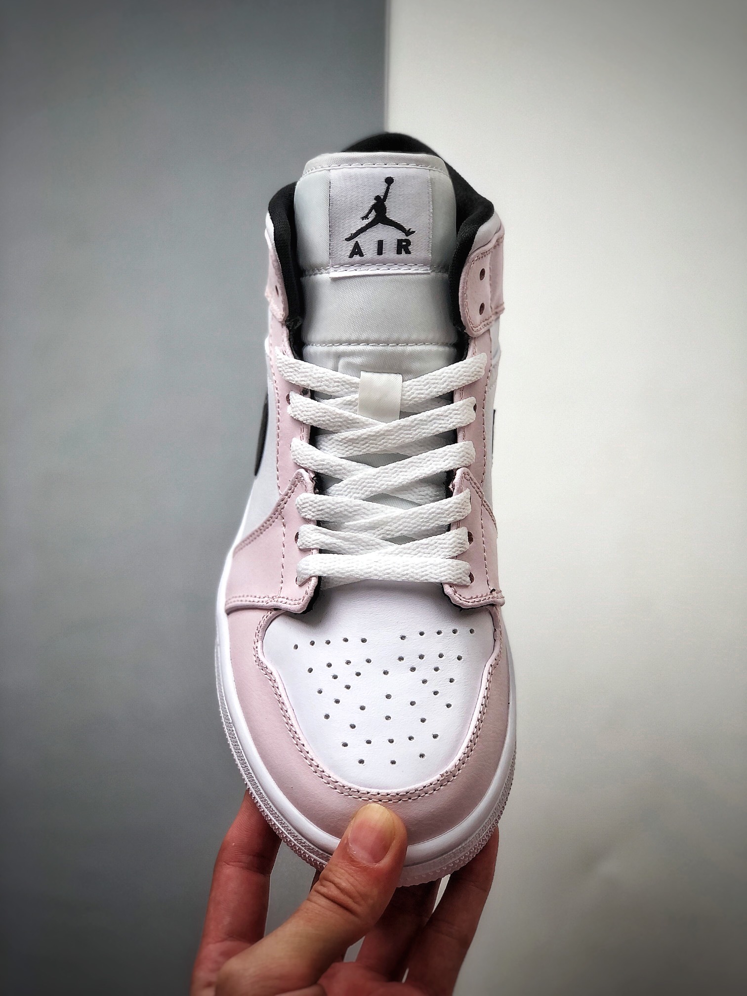 240  Air Jordan 1 Mid “Barely Rose” 希粉 淡紫罗兰 BQ6472-500