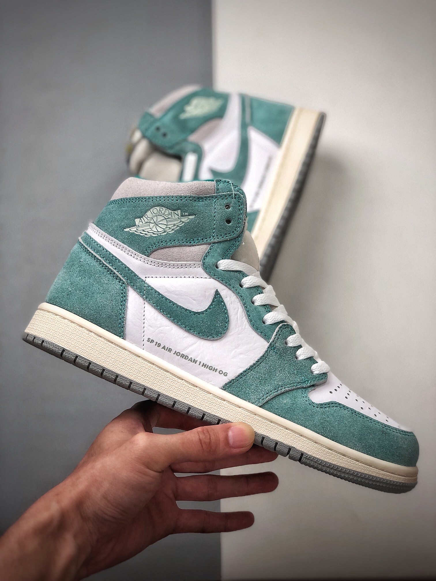 320  Air Jordan 1 Retro High OG “Turbo Green”  高帮 蒂芙尼 AJ1  555088-311