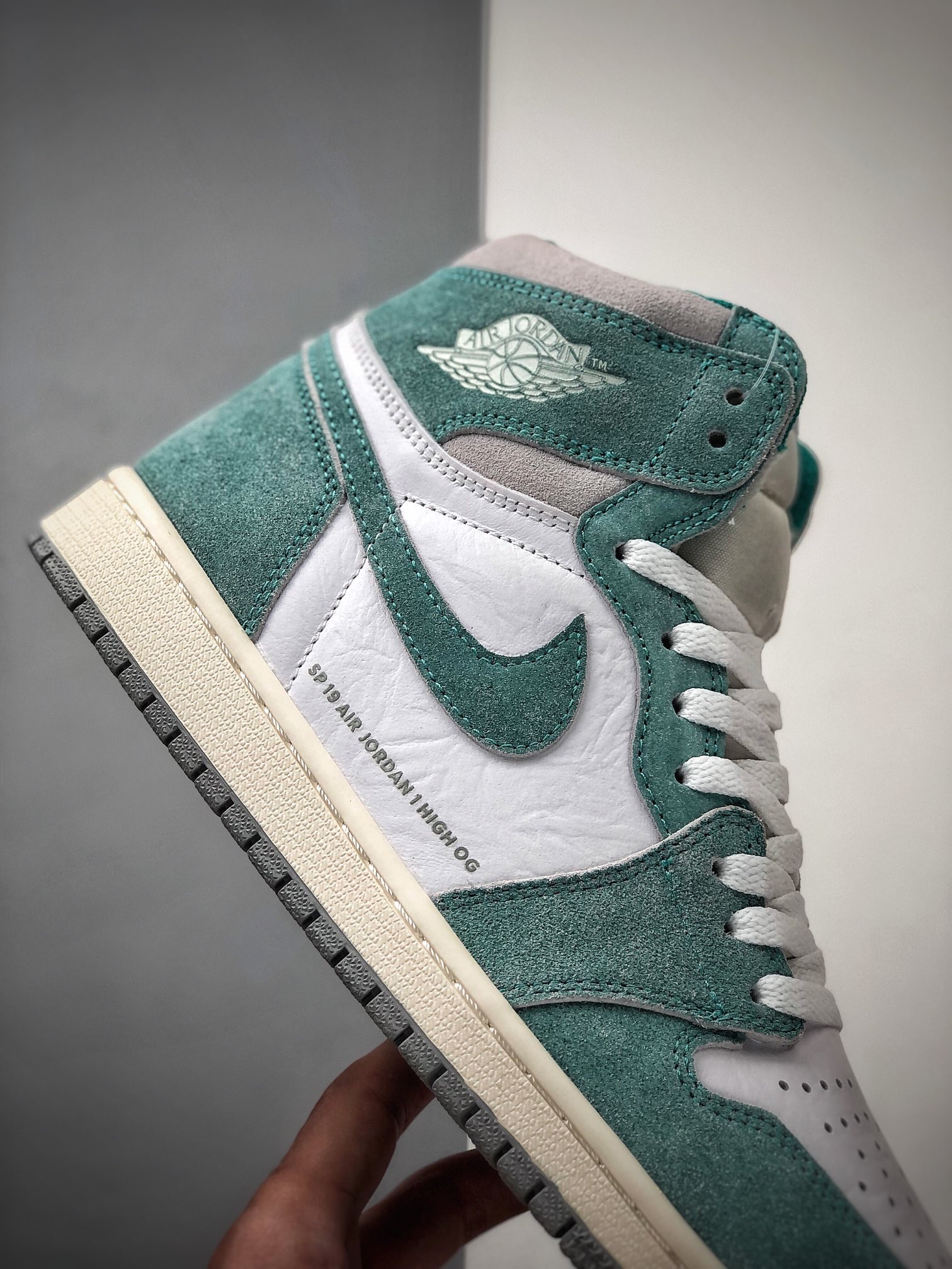 320  Air Jordan 1 Retro High OG “Turbo Green”  高帮 蒂芙尼 AJ1  555088-311