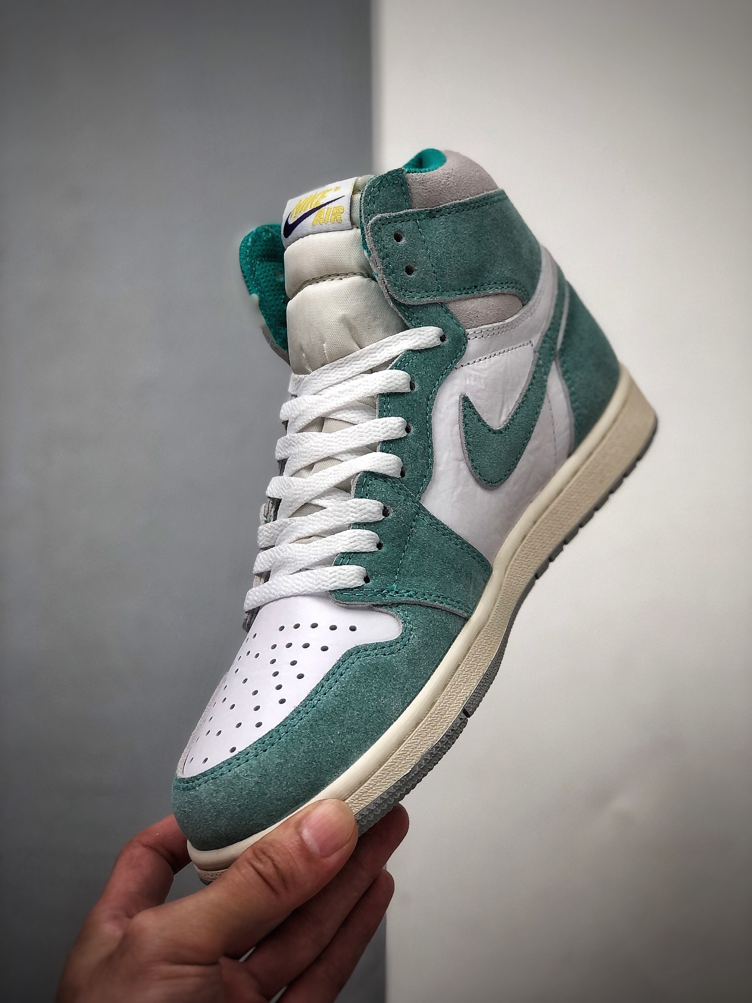 320  Air Jordan 1 Retro High OG “Turbo Green”  高帮 蒂芙尼 AJ1  555088-311