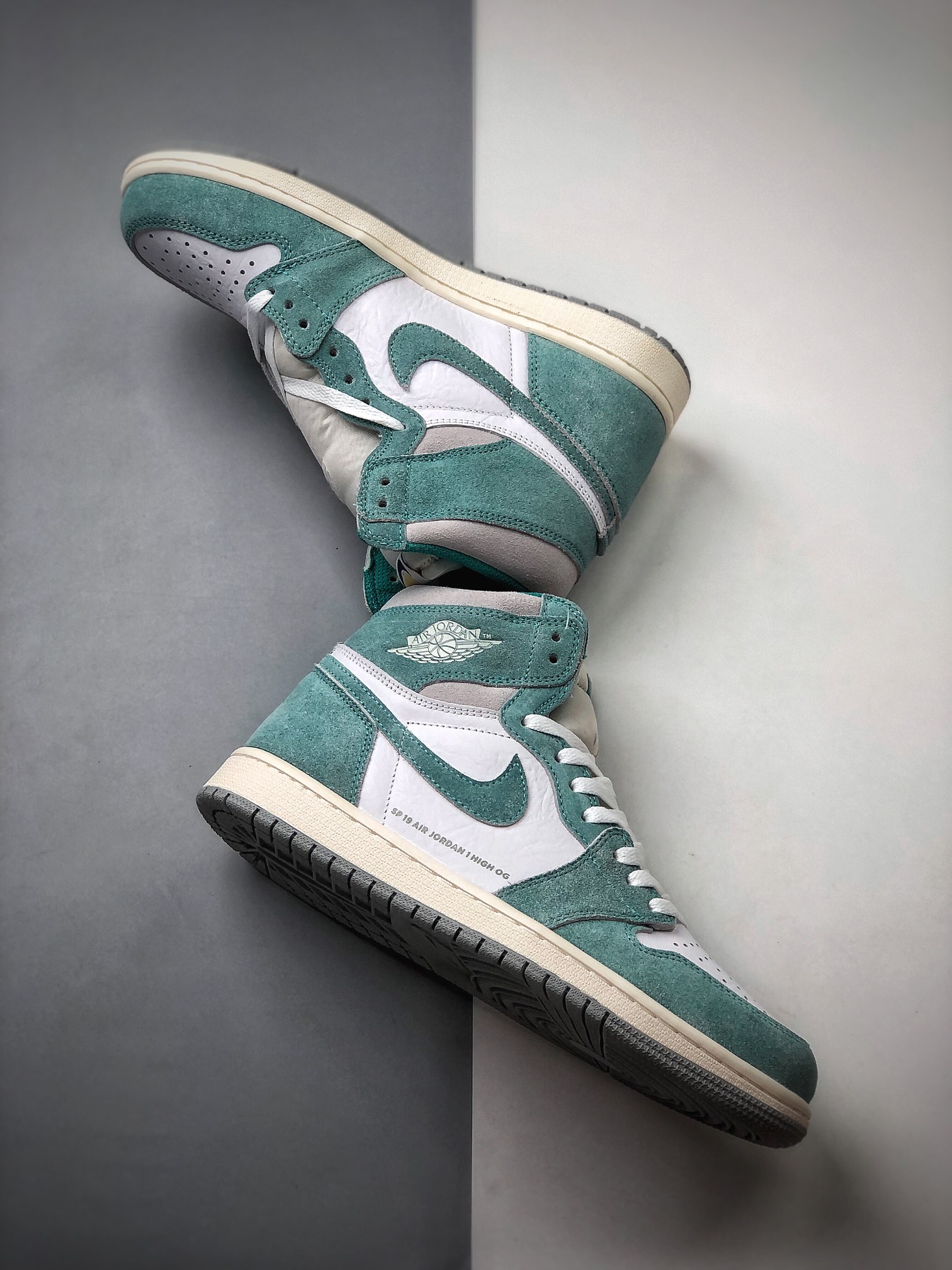 320  Air Jordan 1 Retro High OG “Turbo Green”  高帮 蒂芙尼 AJ1  555088-311