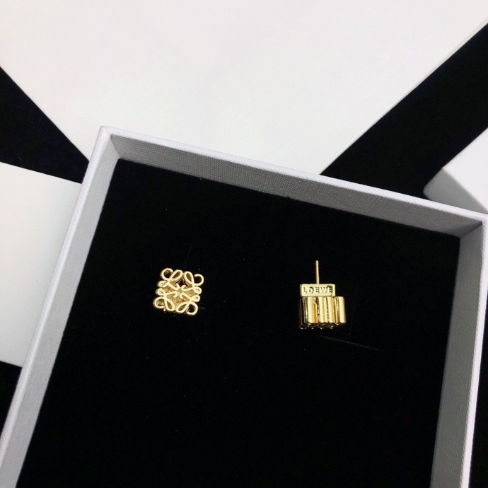 Loewe 罗意威耳钉 细节如图 中国结耳钉【大量到货】 金色 罗意威的设计真的很厉害