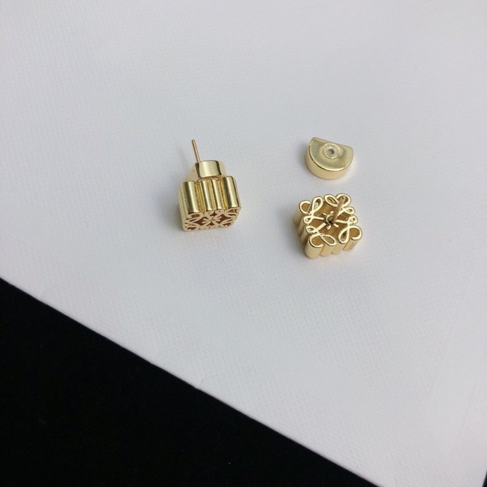 Loewe 罗意威耳钉 细节如图 中国结耳钉【大量到货】 金色 罗意威的设计真的很厉害