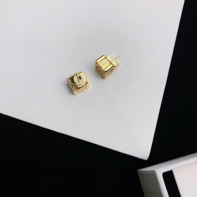 Loewe 罗意威耳钉 细节如图 中国结耳钉【大量到货】 金色 罗意威的设计真的很厉害