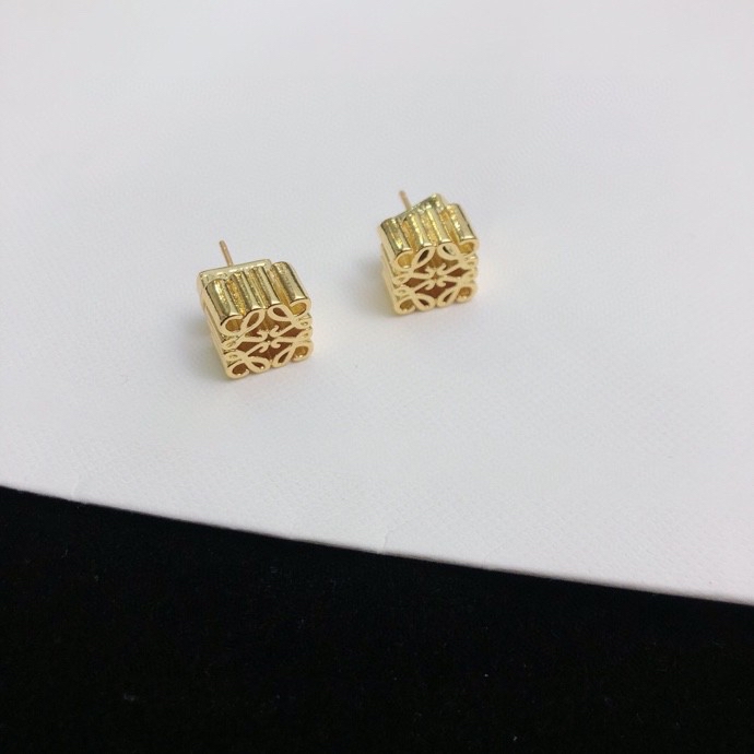 Loewe 罗意威耳钉 细节如图 中国结耳钉【大量到货】 金色 罗意威的设计真的很厉害