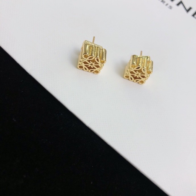 Loewe 罗意威耳钉 细节如图 中国结耳钉【大量到货】 金色 罗意威的设计真的很厉害