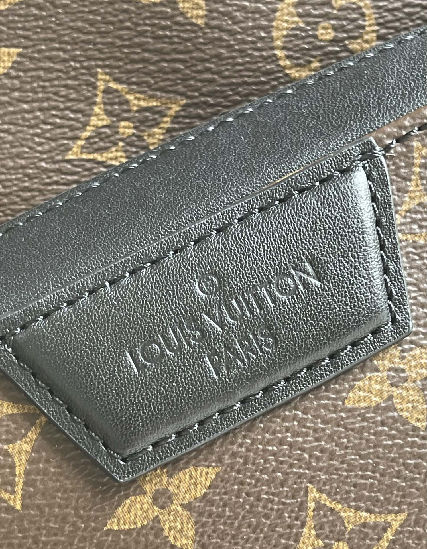 Louis Vuitton LV Discovery Backpack双肩包 M57965