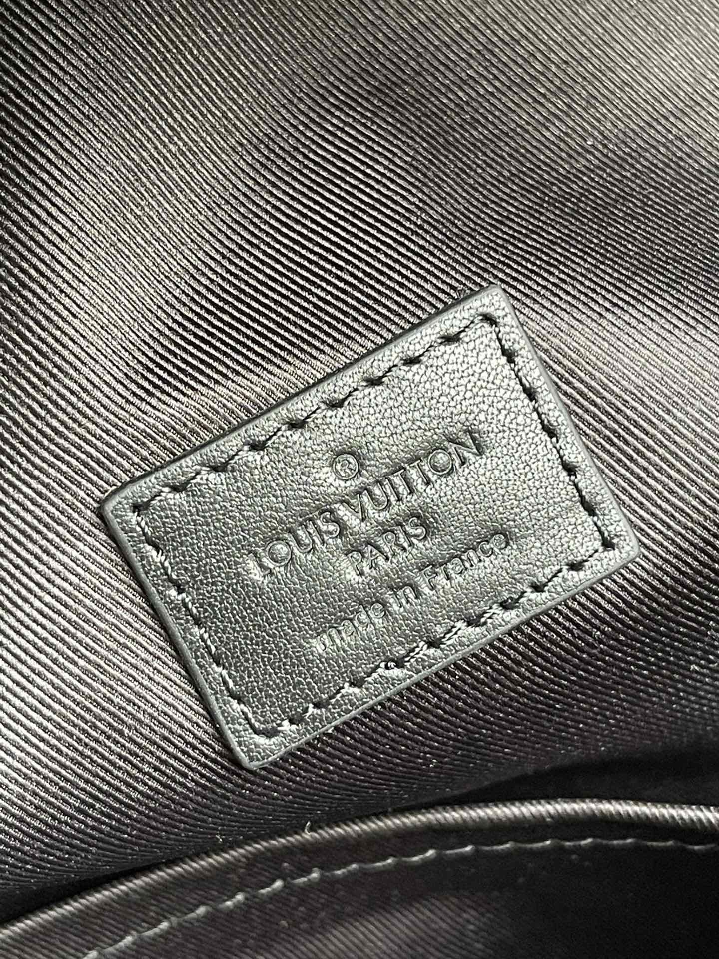 Louis Vuitton LV Discovery Backpack双肩包 M57965