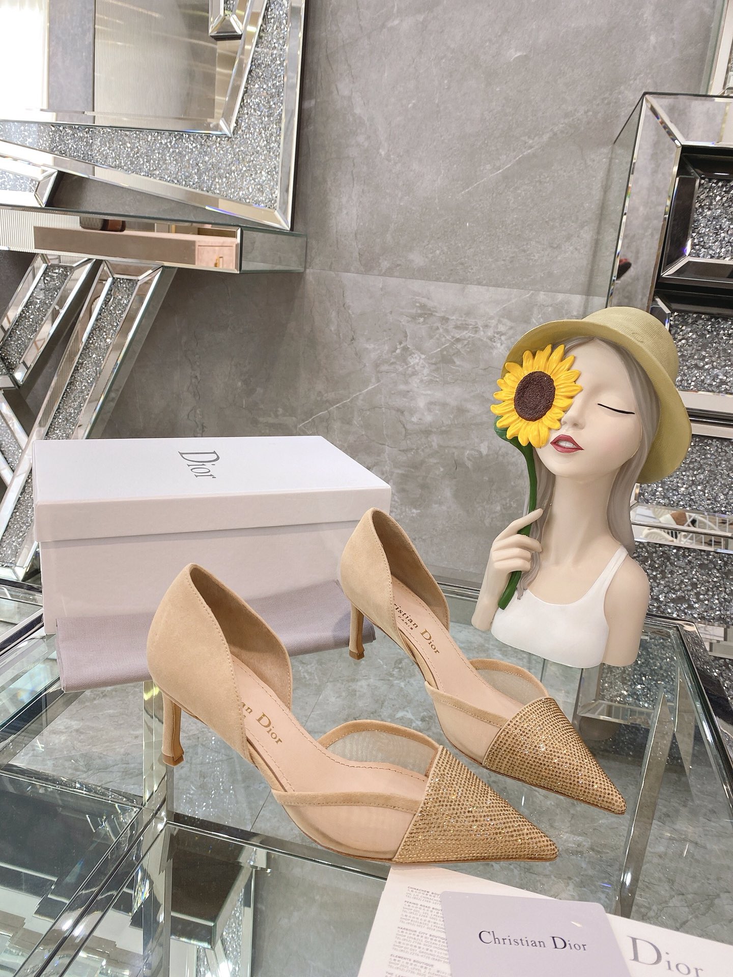 Dior 2022 최신 오트쿠튀르 스타일 뾰족한 크리스털 웨딩 슈즈 스타 착용 스타일 중공 패널