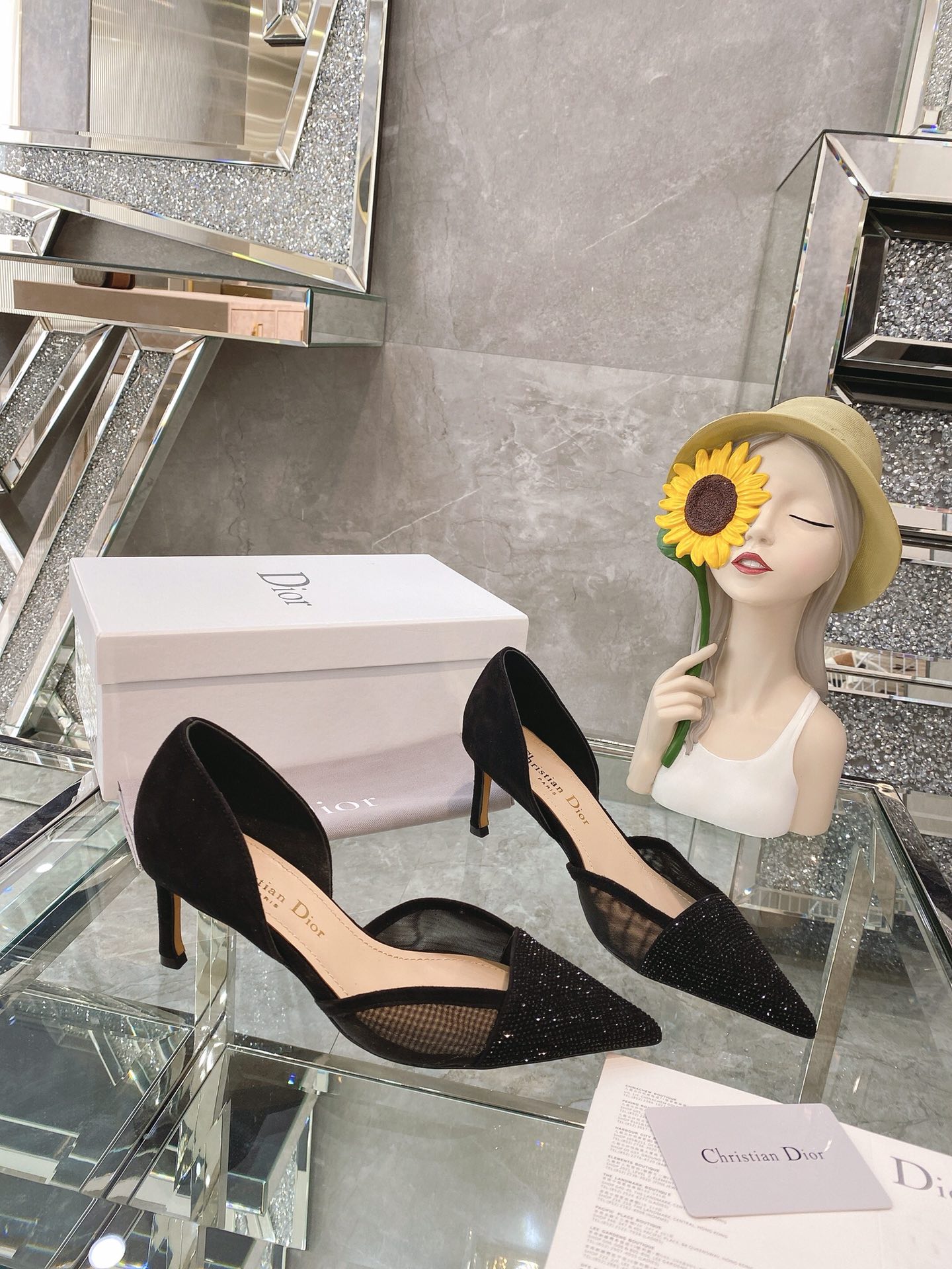 Dior 2022 최신 오트쿠튀르 스타일 뾰족한 앞코 큐빅 웨딩 슈즈 스타 착용 스타일 중공 패널
