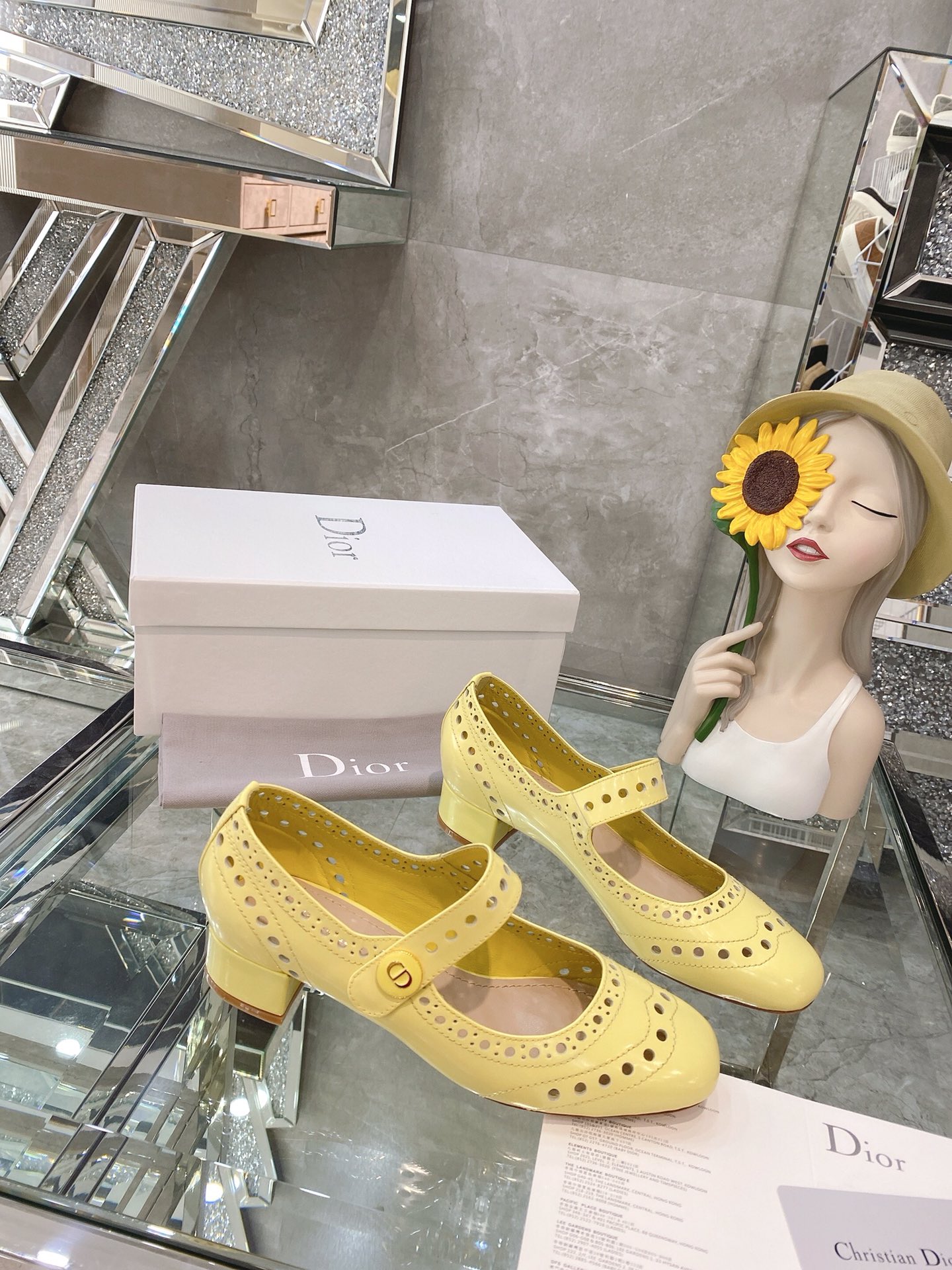 Dior 2022 오트 쿠튀르 메탈 레터 버클 메리제인 슈즈 굽힐 스퀘어 토 독점 첫선 시장 최고급