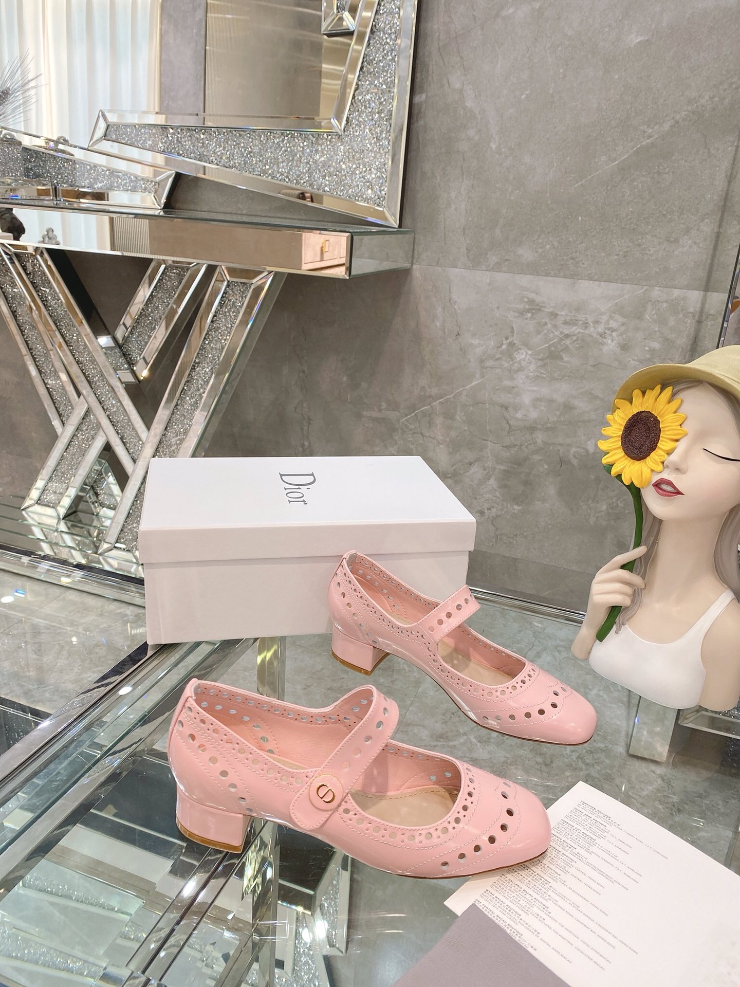 Dior 2022 Haute Couture Boucle en métal à lettres Mary Jane Talon épais Nœud papillon Bout carré Première exclusivité du marché