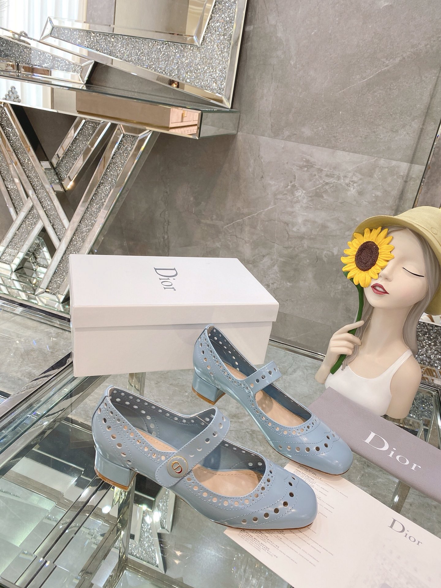 Dior 2022 Haute Couture Boucle Lettres Métalliques Mary Jane Talon Épais Nœud Papillon Bout Carré Première Exclusivité Mondiale Qualité Supérieure du Marché
