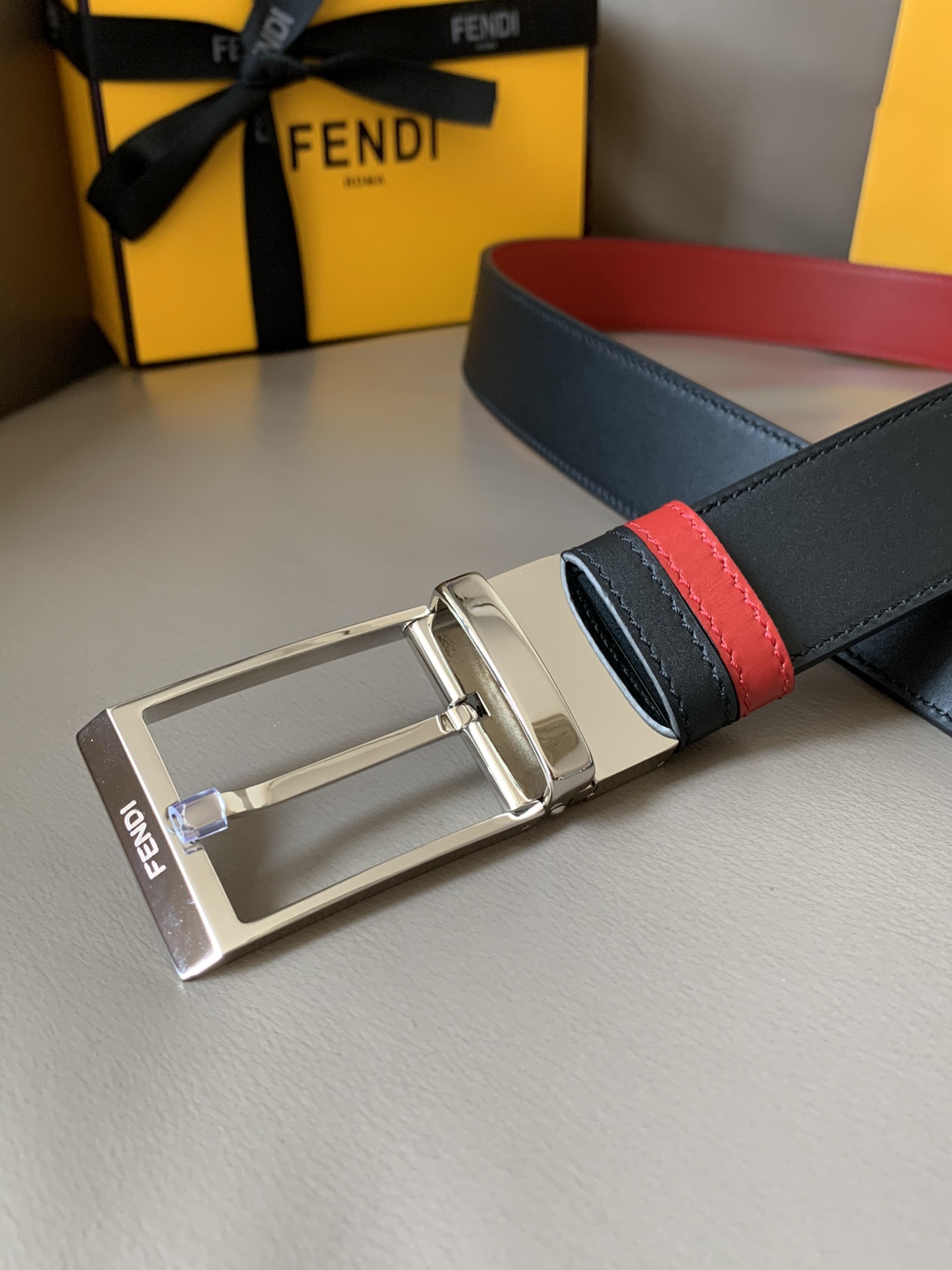 Fendi 五金做工精细 线条流畅 表面光滑 𝐙𝐏电镀工艺 香港通关【𝐇𝐀𝐀𝐒】 进口皮料