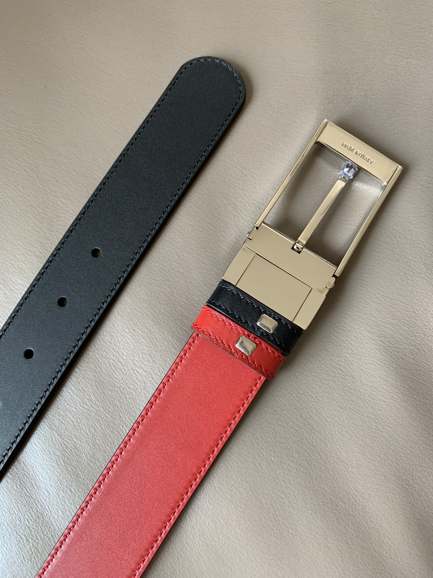Fendi 五金做工精细 线条流畅 表面光滑 𝐙𝐏电镀工艺 香港通关【𝐇𝐀𝐀𝐒】 进口皮料