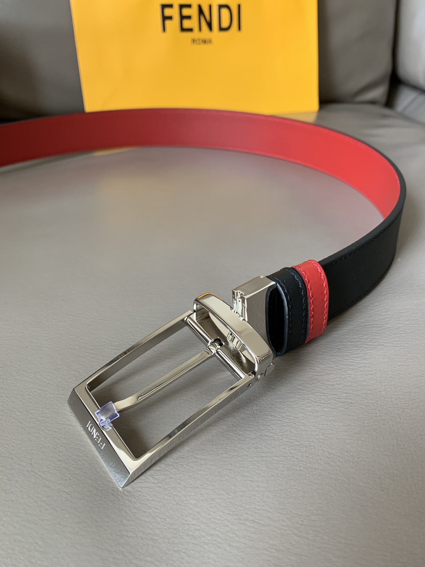 Fendi 五金做工精细 线条流畅 表面光滑 𝐙𝐏电镀工艺 香港通关【𝐇𝐀𝐀𝐒】 进口皮料
