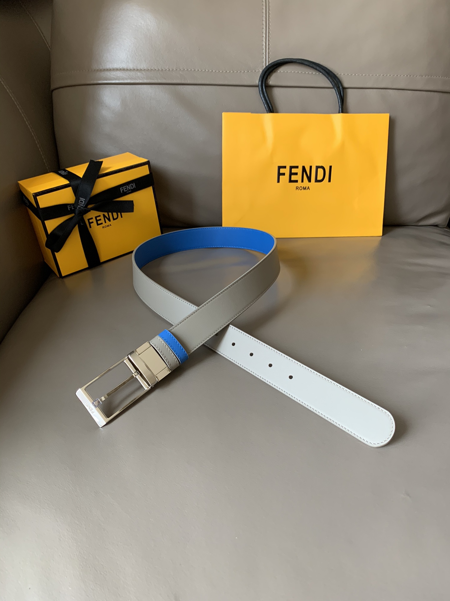 Fendi 五金做工精细 线条流畅 表面光滑 𝐙𝐏电镀工艺 香港通关【𝐇𝐀𝐀𝐒】 进口皮料