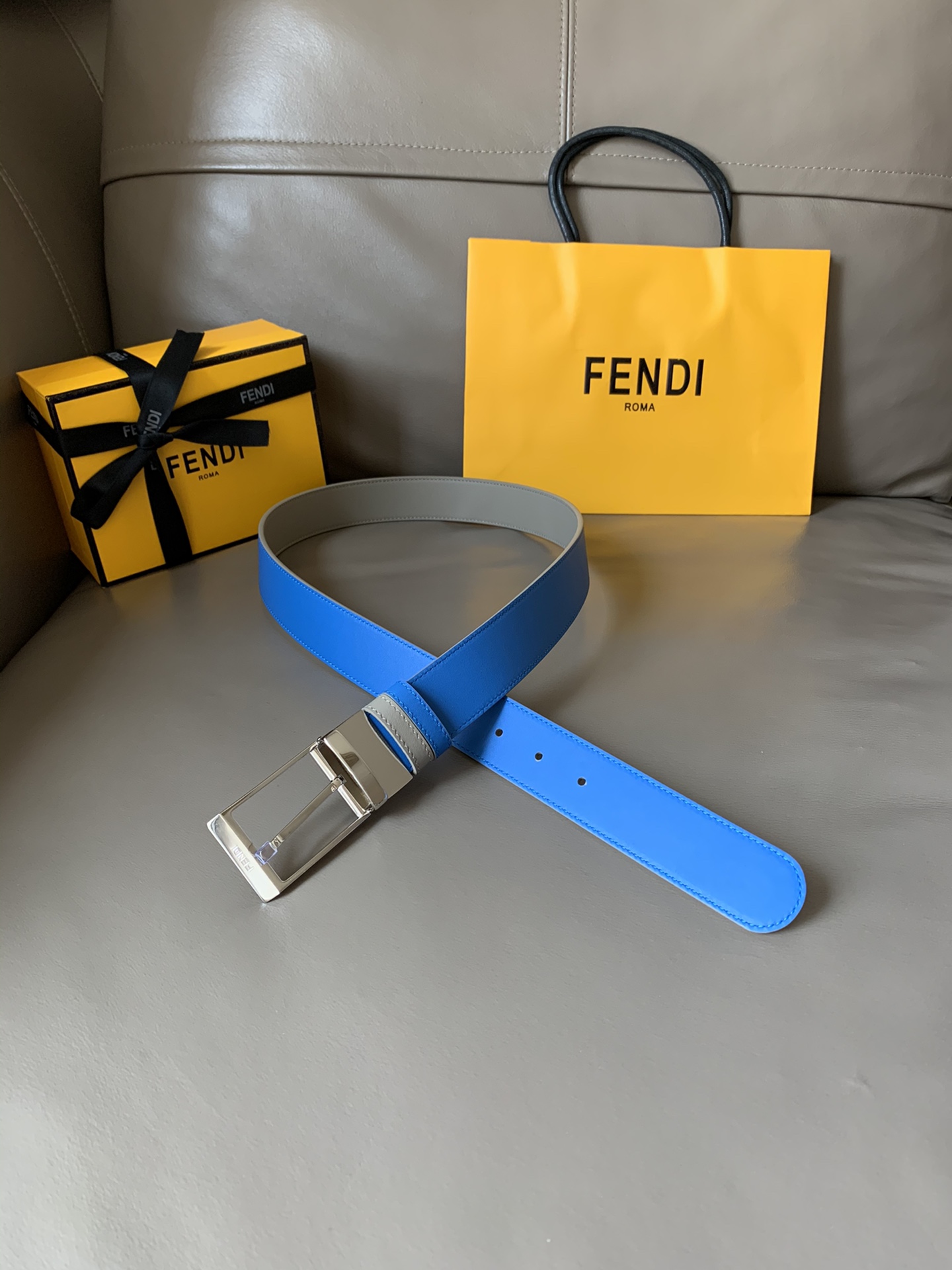 Fendi 五金做工精细 线条流畅 表面光滑 𝐙𝐏电镀工艺 香港通关【𝐇𝐀𝐀𝐒】 进口皮料