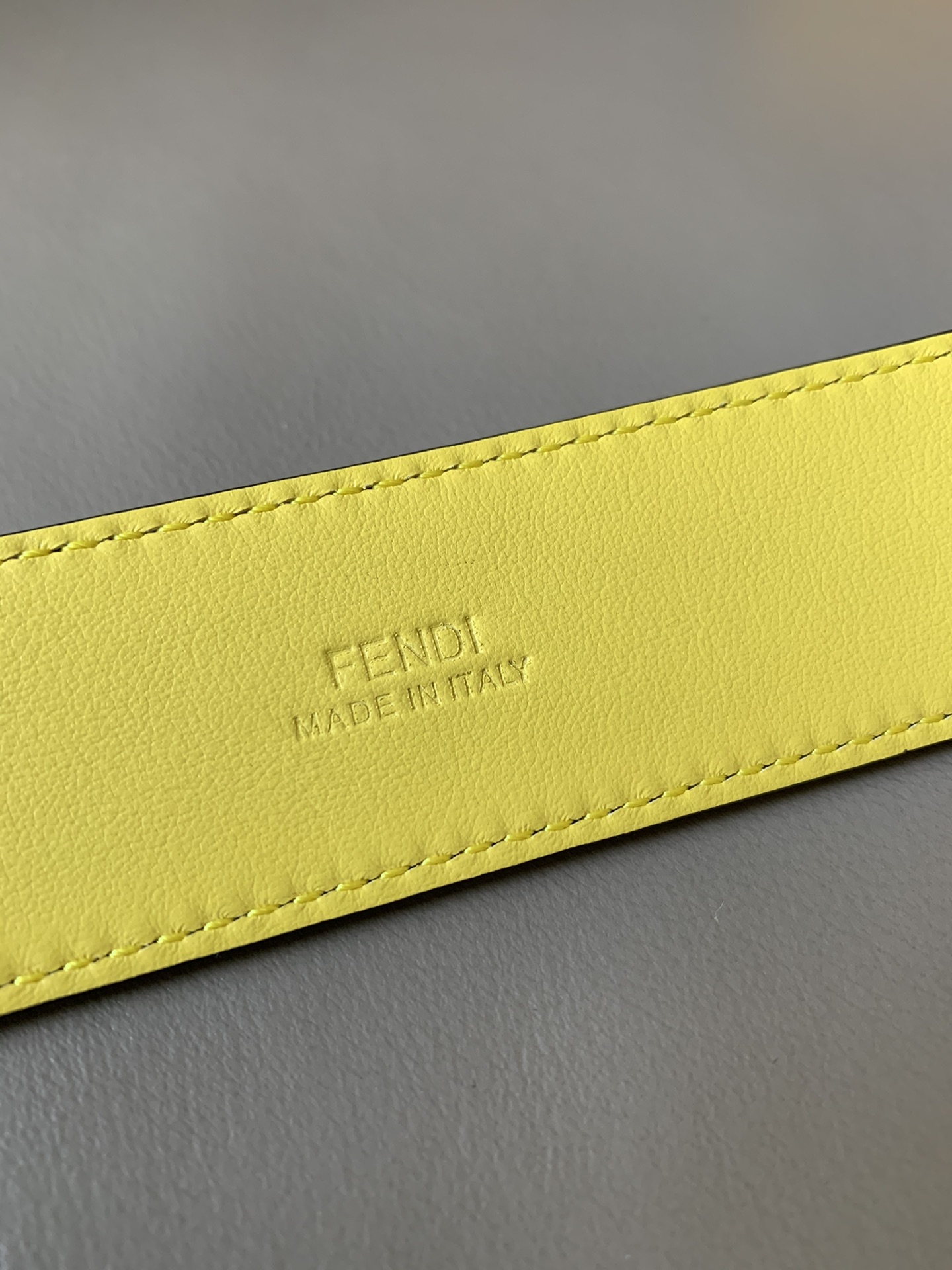 Fendi 五金做工精细 线条流畅 表面光滑 𝐙𝐏电镀工艺 香港通关【𝐇𝐀𝐀𝐒】 进口皮料