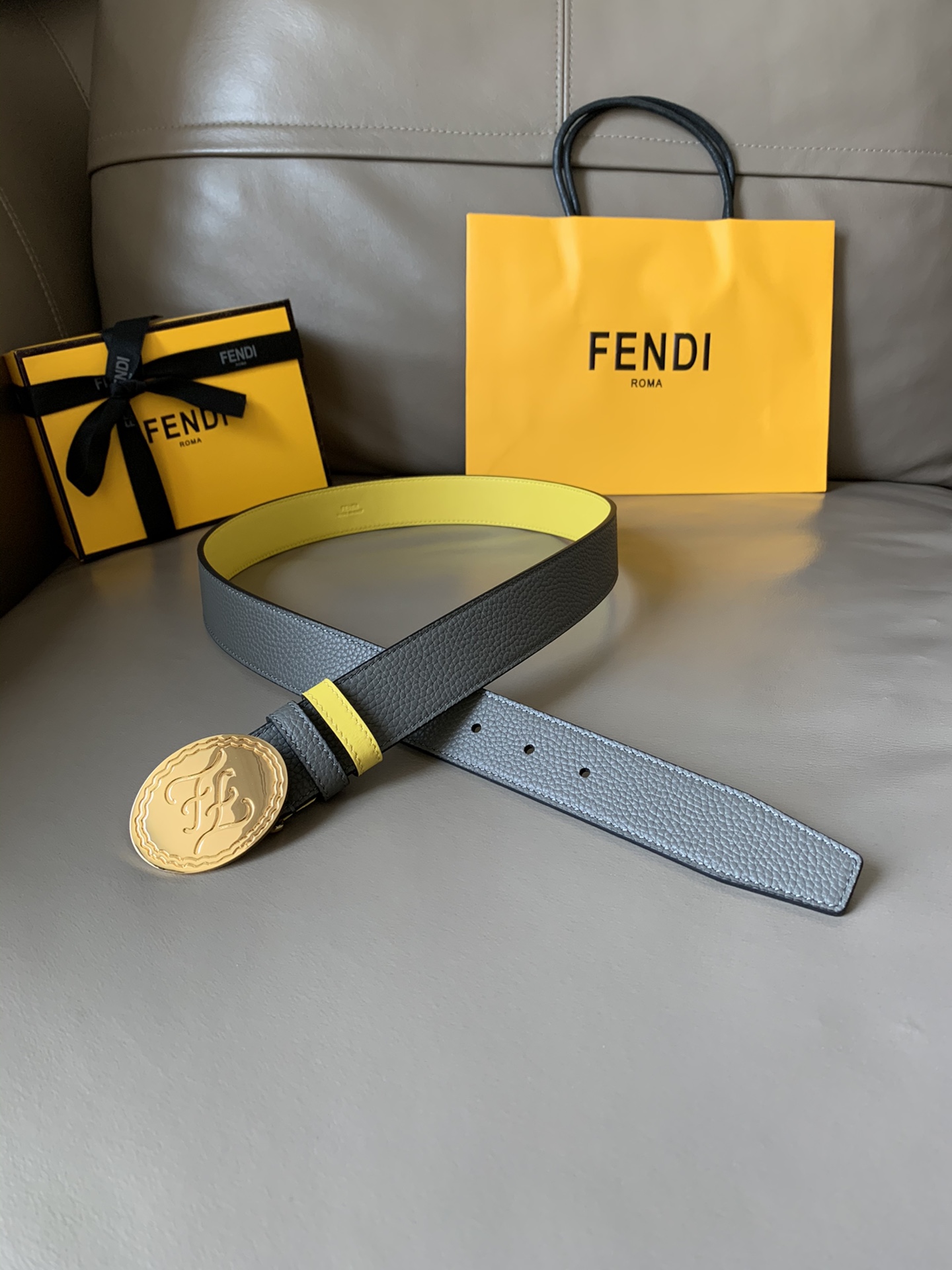 Fendi 五金做工精细 线条流畅 表面光滑 𝐙𝐏电镀工艺 香港通关【𝐇𝐀𝐀𝐒】 进口皮料