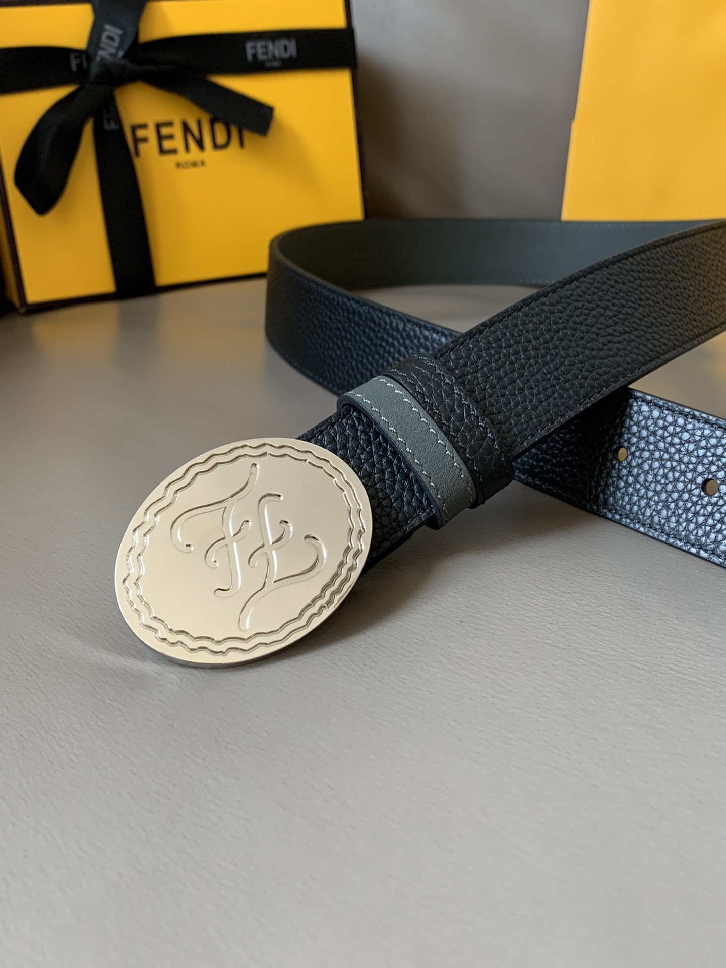 Fendi 五金做工精细 线条流畅 表面光滑 𝐙𝐏电镀工艺 香港通关【𝐇𝐀𝐀𝐒】 进口皮料