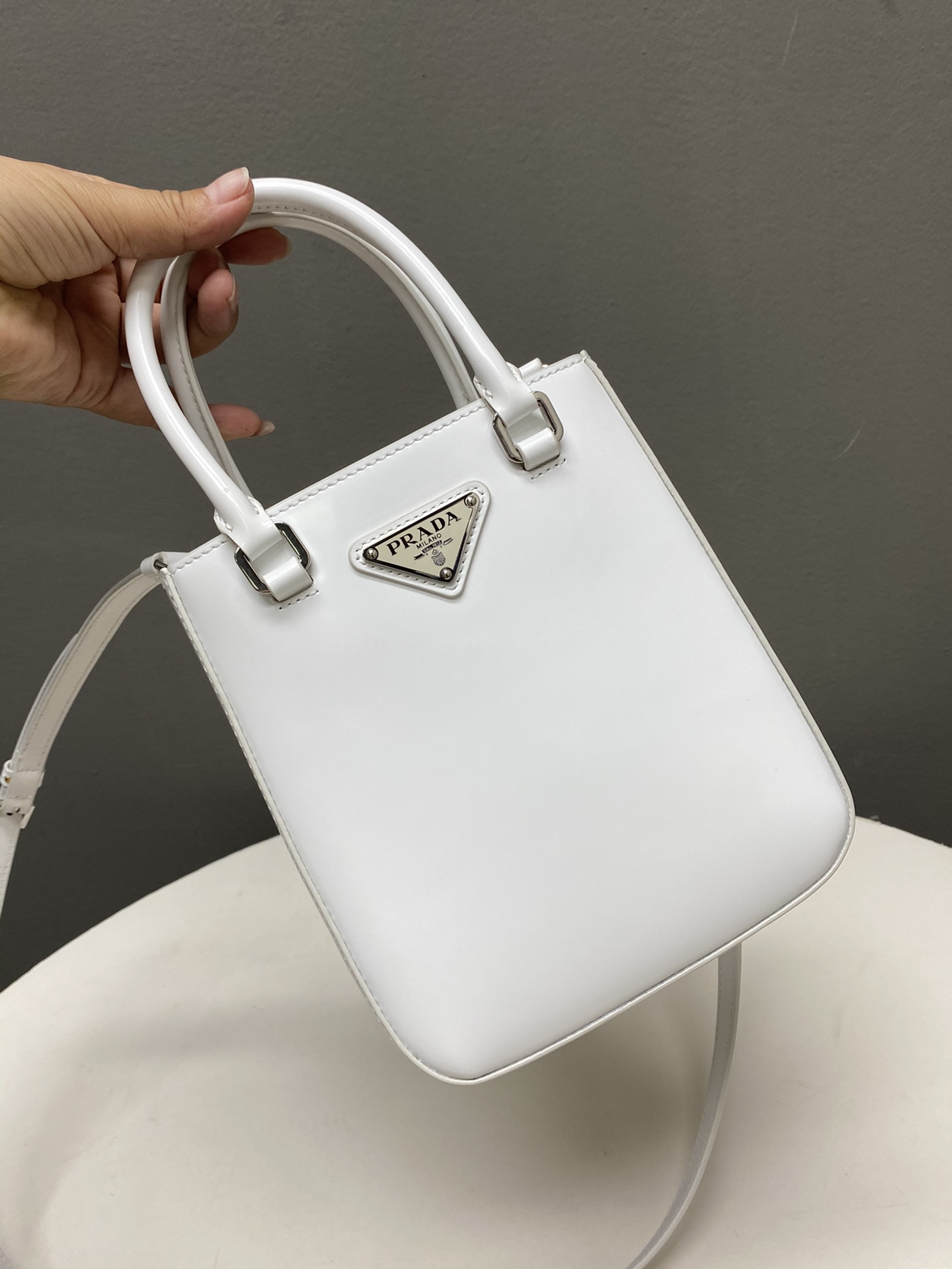 Pure original special offer 580, 100% genuine, new Prada shopping bag in flawless calfskin, 80 pieces in stock, size: 16*5*18