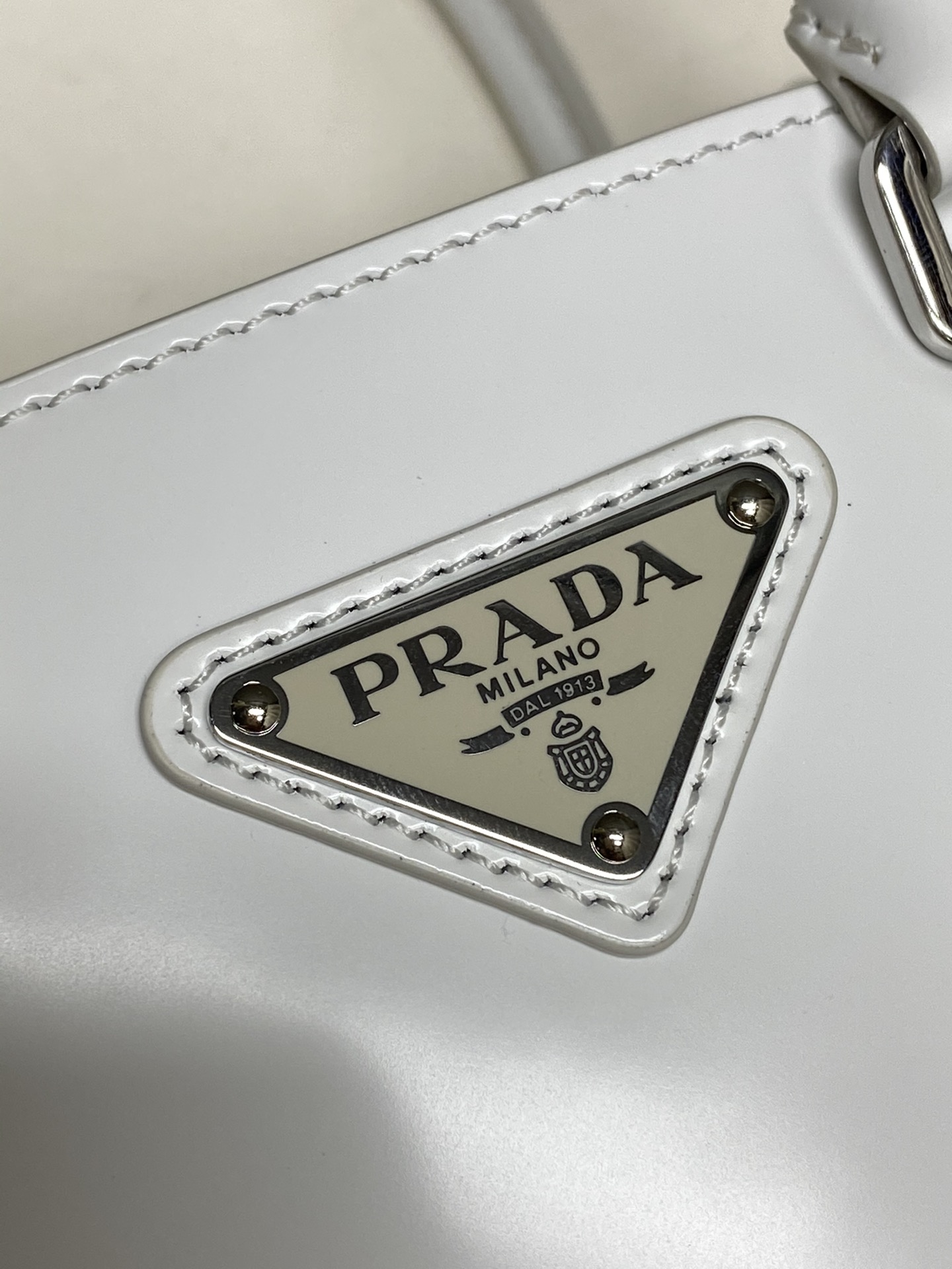 Pure original special offer 580, 100% genuine, new Prada shopping bag in flawless calfskin, 80 pieces in stock, size: 16*5*18