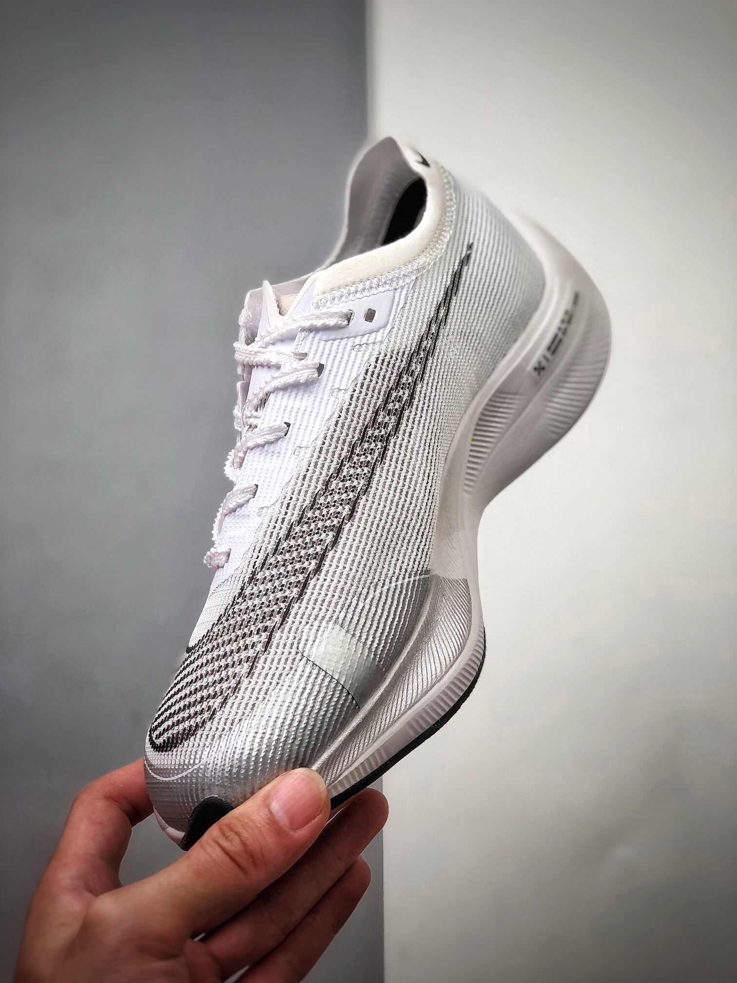 180 耐克Nike ZoomX Vaporfly Next% 马拉松跑步鞋CU4123-100