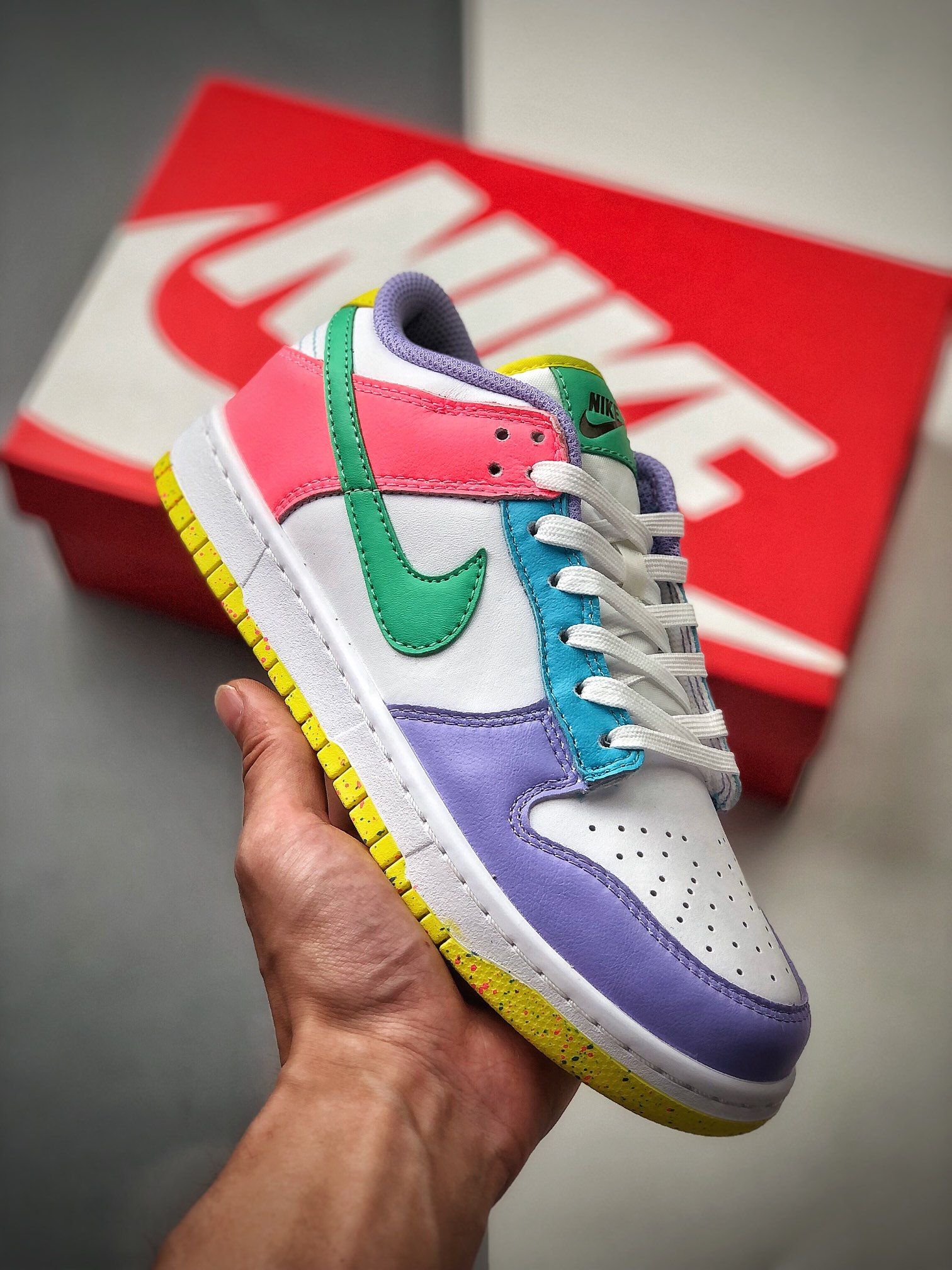 Nike NIKE DUNK SB LOW PRO SB Easter mismatched asymmetric. Compared to ordinary Dunk skate shoes, the improved Dunk SB …