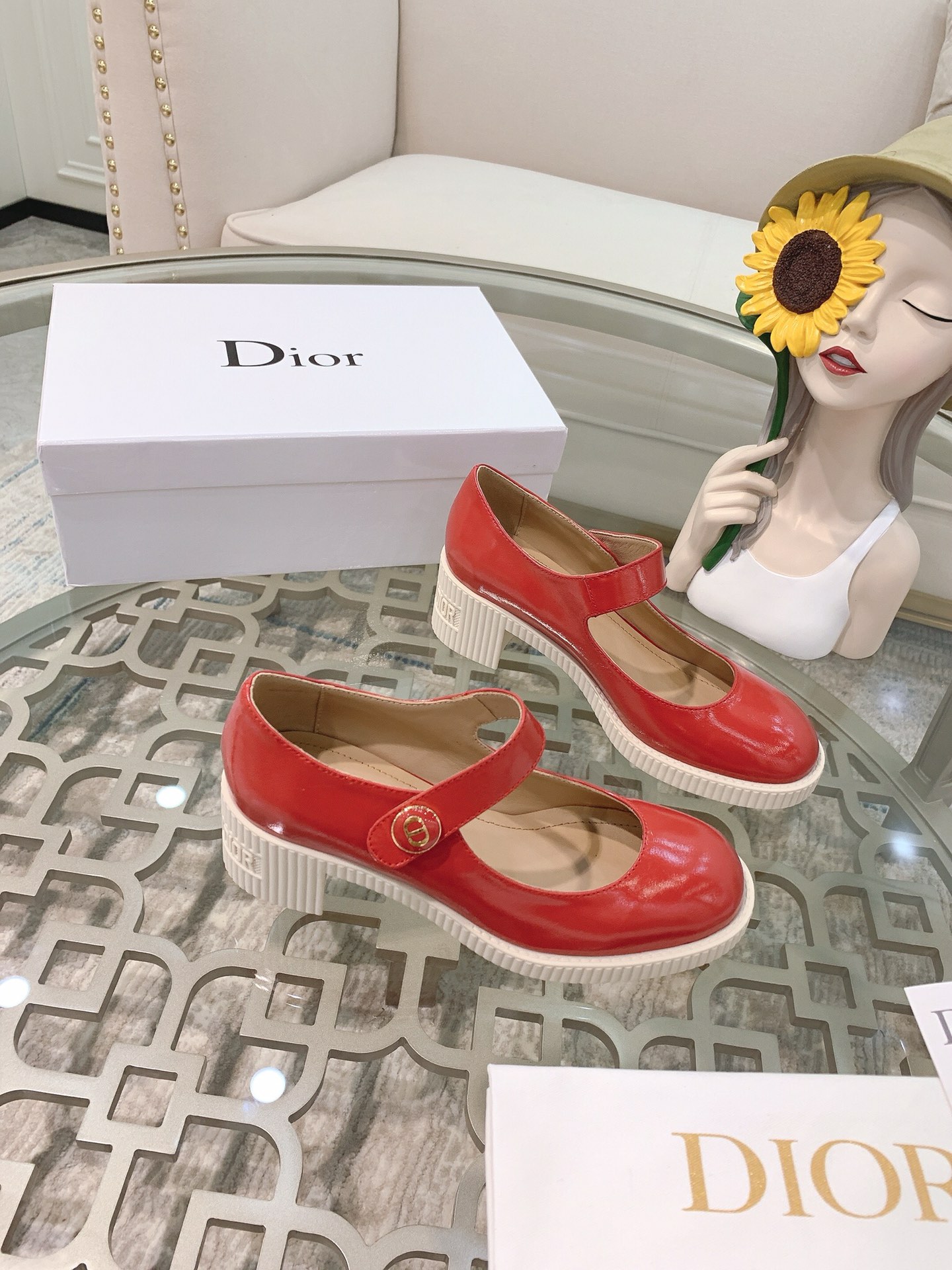 Dior 2022 haute couture boucle métallique à lettres Mary Jane talon épais nœud papillon bout carré première exclusivité lancement marché haut de gamme