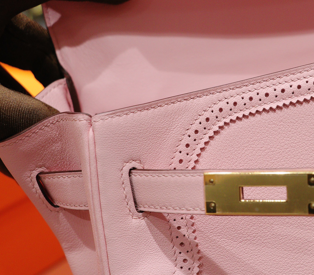 Hermès Kelly 32cm Laitshake Pink Lace Swift Gold Hardware Handbag 9 i1621351596 3353 7