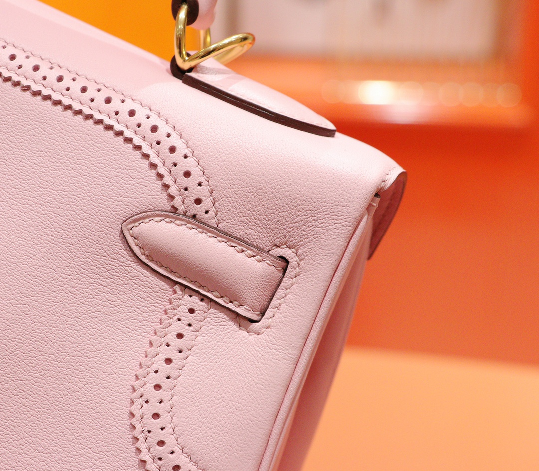 Hermès Kelly 32cm Laitshake Pink Lace Swift Gold Hardware Handbag 7 i1621351596 878 5